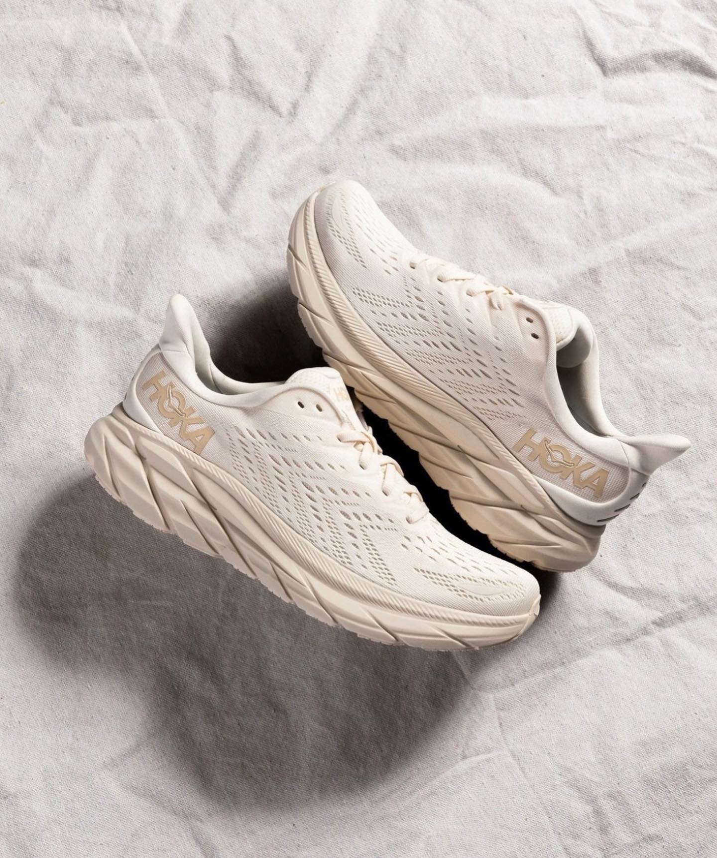 HOKA CLIFTON 8 "EGGNOG"