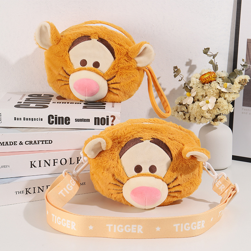 【預購】維尼跳跳虎絨毛雙面斜背包/翻翻化妝包/萬用包