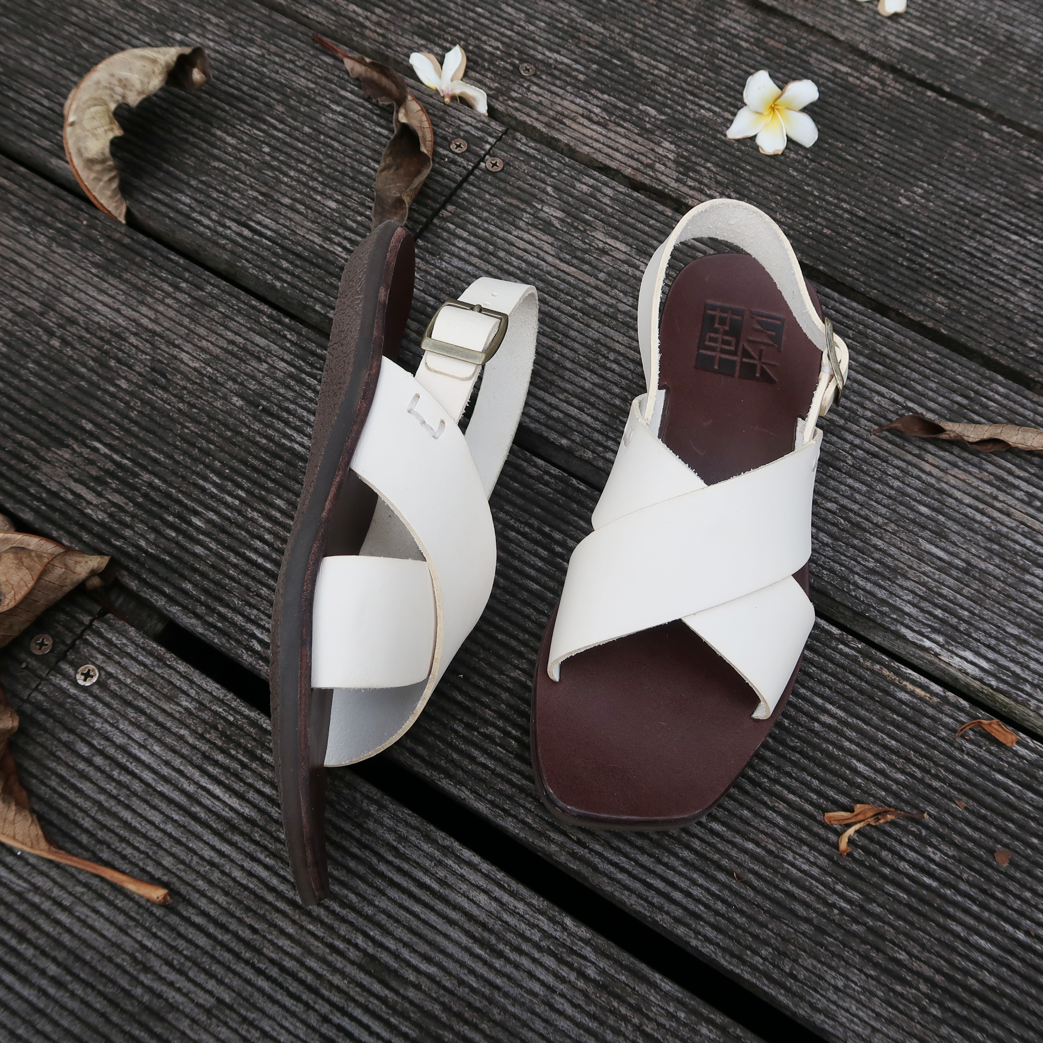 【實力派】義大利進口手染植鞣牛皮涼拖鞋，植鞣革中底鞋墊，符合人體工學的足弓底台台灣製造手工鞋