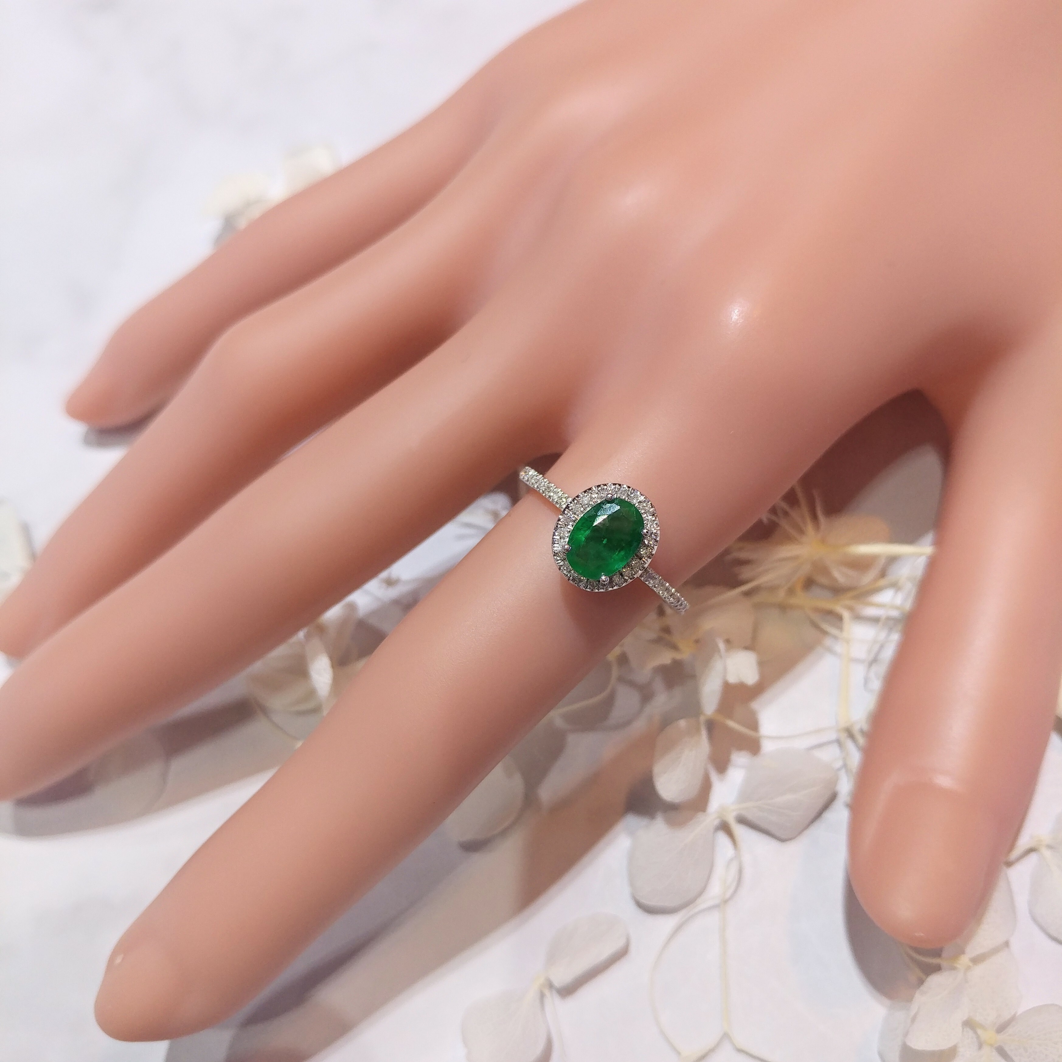 18K White Gold 1.04ct Emerald and Diamond Ring
