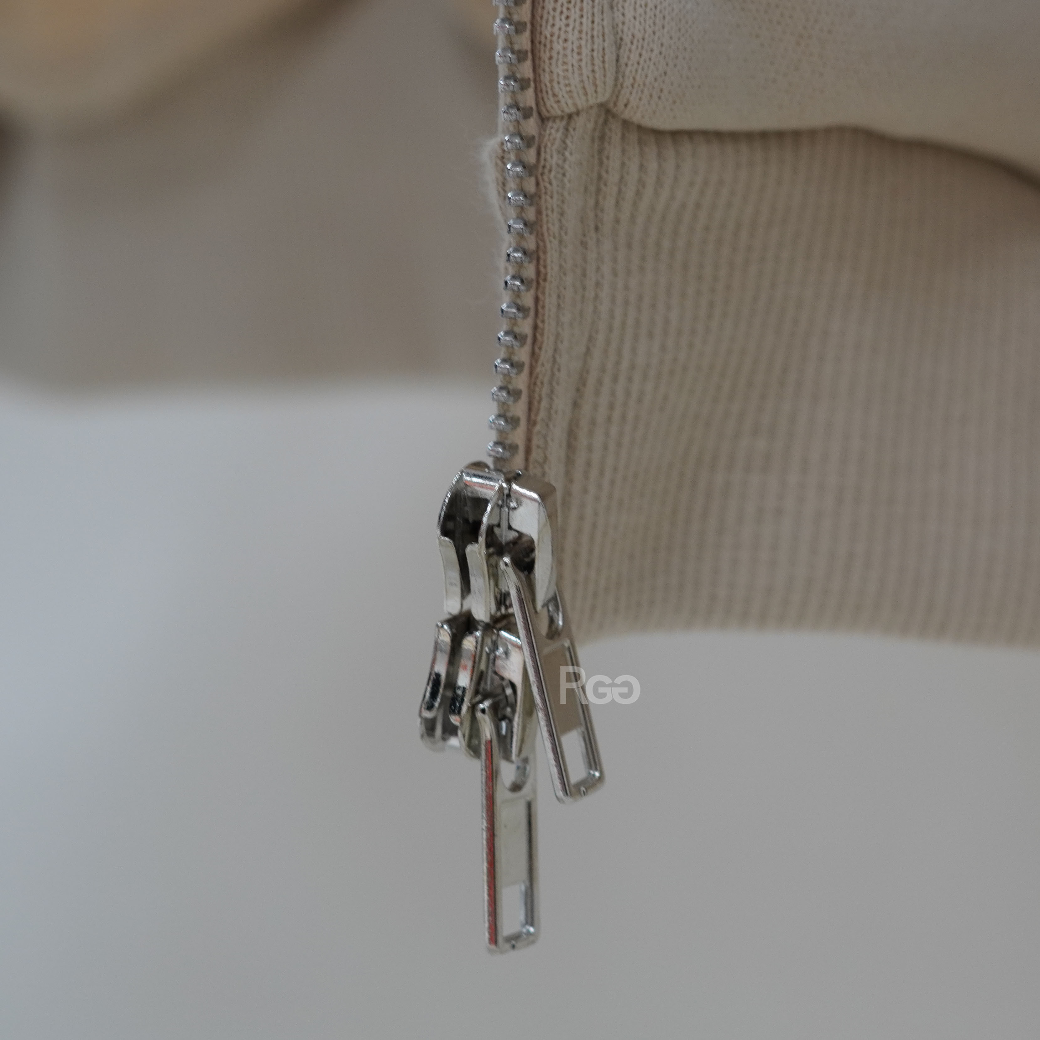 #80164 重磅寬鬆落肩素面連帽外套拉鍊細節照