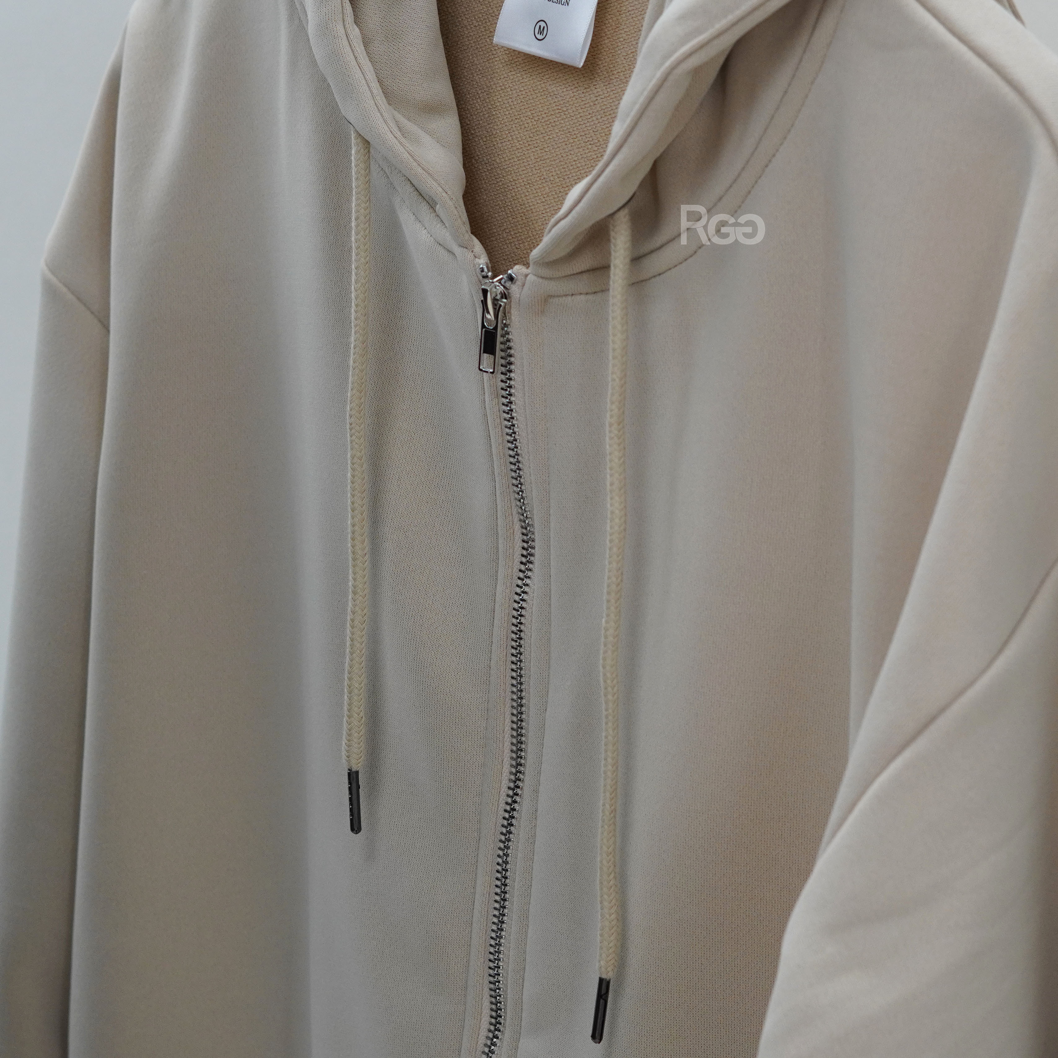 #80164 重磅寬鬆落肩素面連帽外套細節照