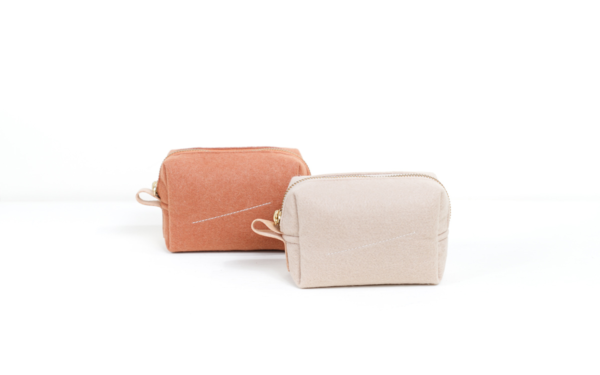 樂洋・Leyan- Effortless Chic充電器滑鼠收納 / 化妝包－氣質杏