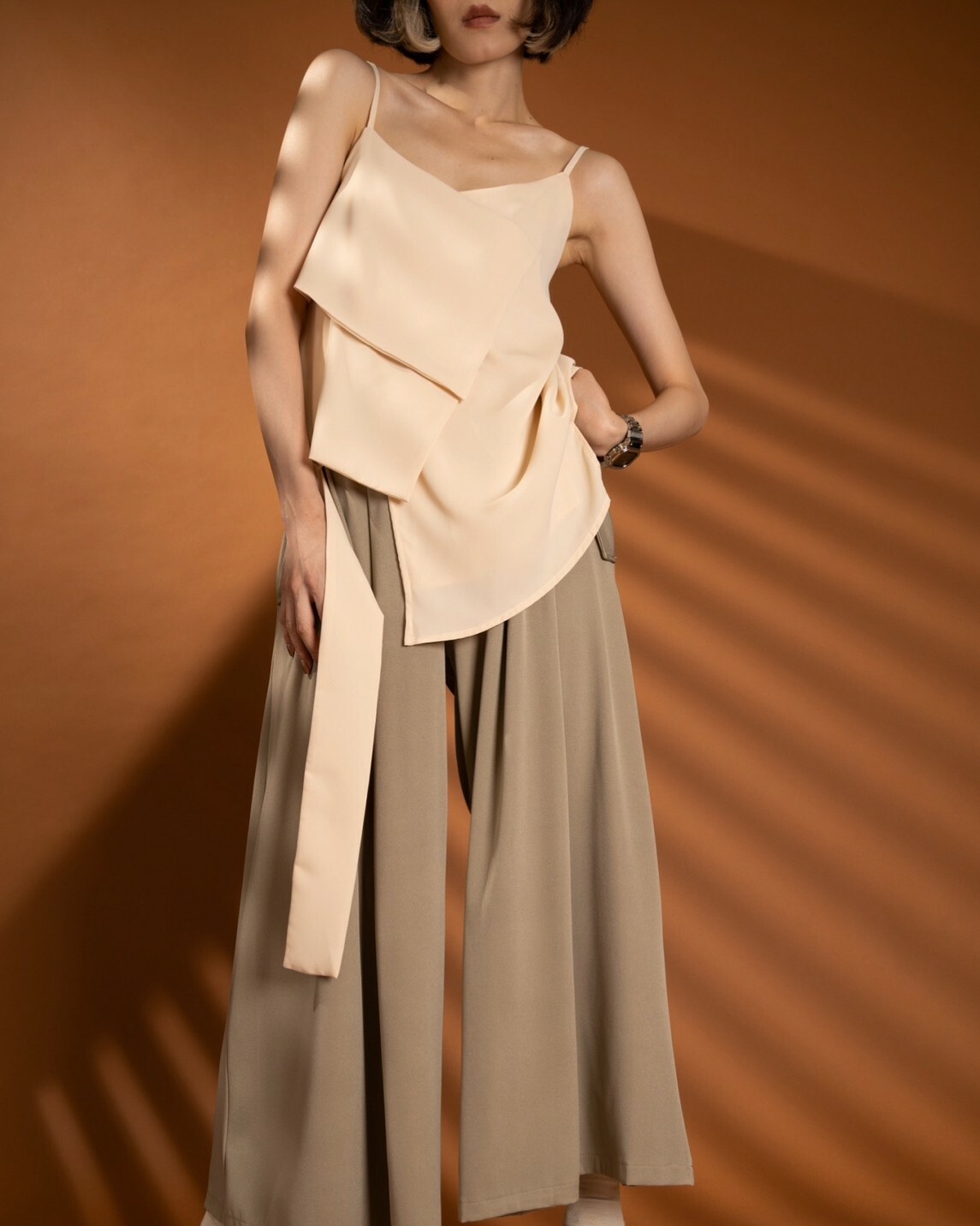 獨家自訂/韓國前面一條甩啊甩啊細肩衣/4色均碼/必定要買杏