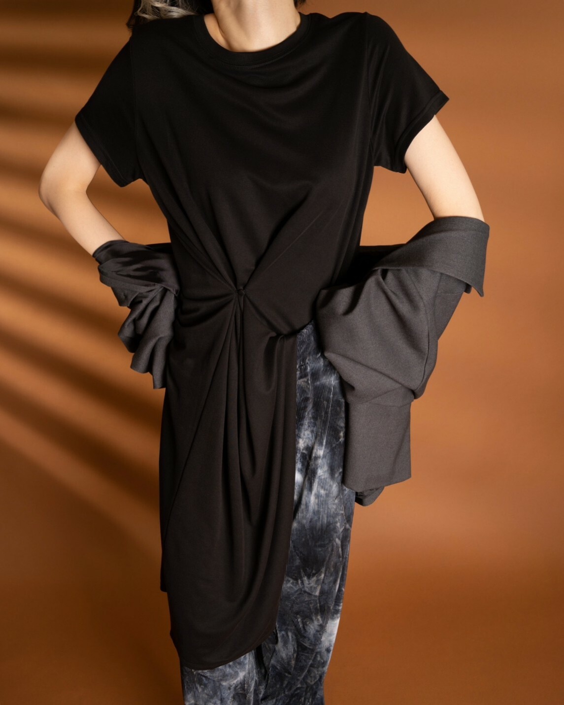 獨家自訂/韓國可扣或不扣有夠舒服牛奶絲長版衫/2色均碼/黑