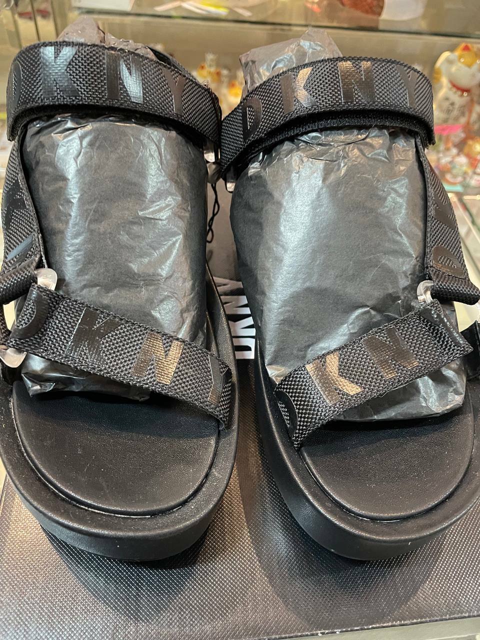 [DEFECT] [FINAL SALE] DKNY AYLI MULTI STRAP S GROSGRAIN/LOGO SANDALS,AYLI BLK/BLACK BLK, K1083353-AYLI BLK/BLACK BLK (SDF336)