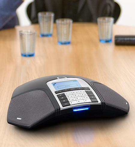 Konftel 300 Telephone Line (PSTN)傳統電話線 + USB連接電腦 或手提電話 (另購3.5mm 線) 可搭配軟體視訊會議(SKYPE /ZOOM 等)使用 整合通訊(UC)會議電話．業界全球第一．歐洲市占第一