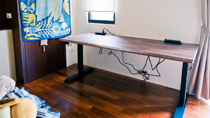 【專業工作者使用心得–繪師 Conago】別忽視桌椅高度對身體的負擔,升降桌 工作環境大改造!