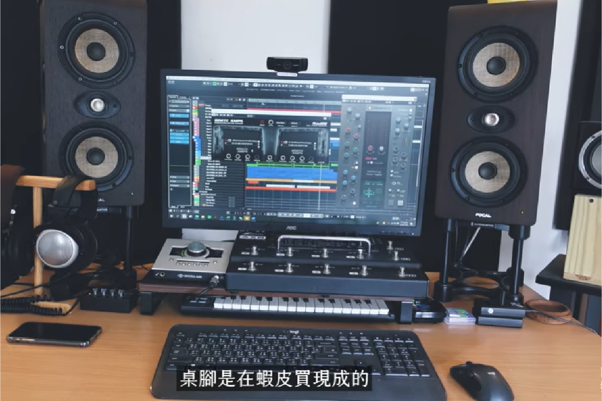 我的舊桌子，是去木材行訂製的，桌腳則是在蝦皮買現成的。