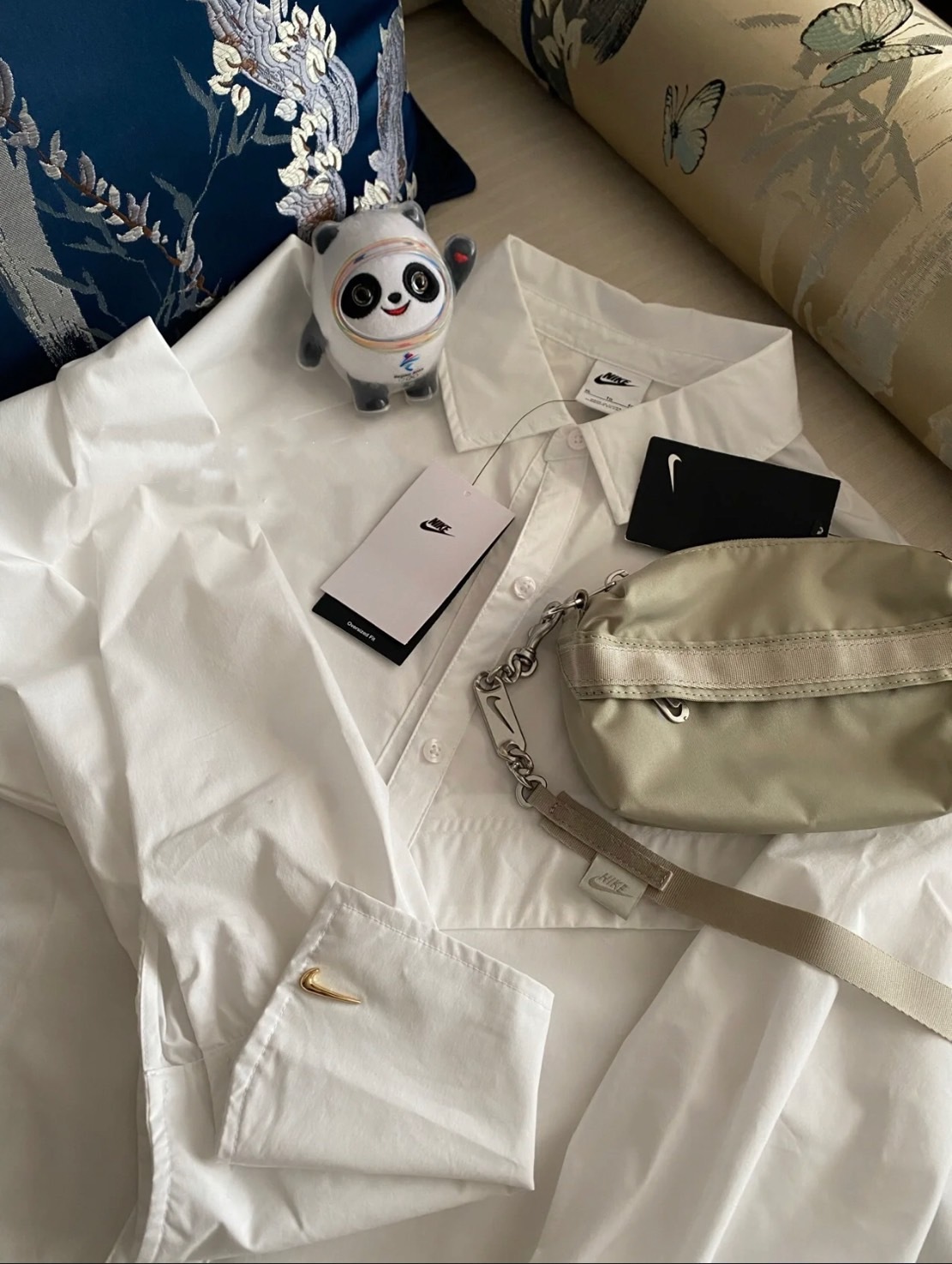 <線上SALE❤️‍🔥>Nike 金色小勾勾 反摺長袖襯衫 白