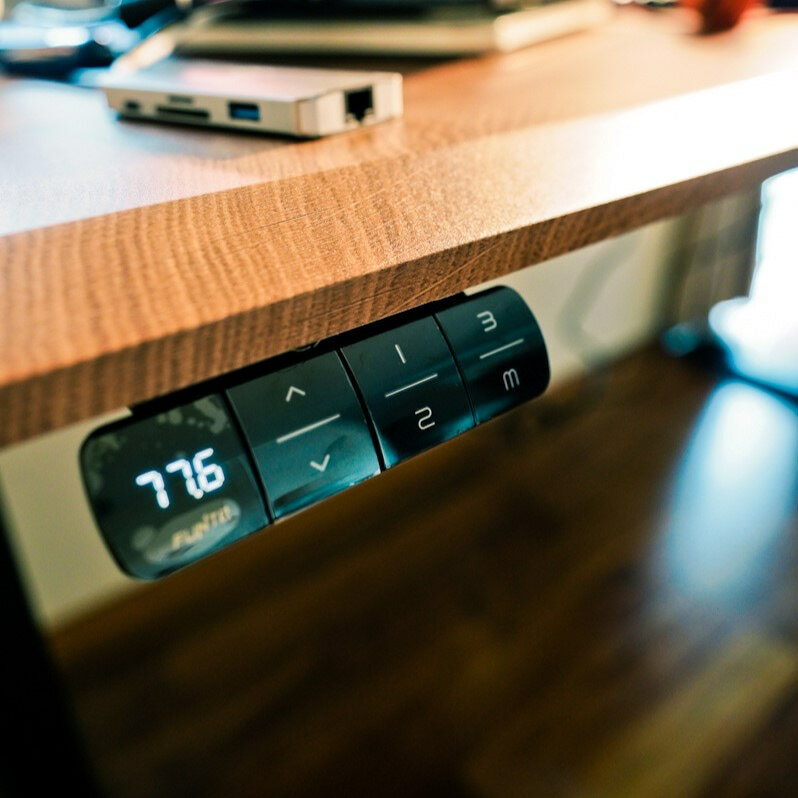 FUNTE升降桌面板一共有三組高度可以記憶