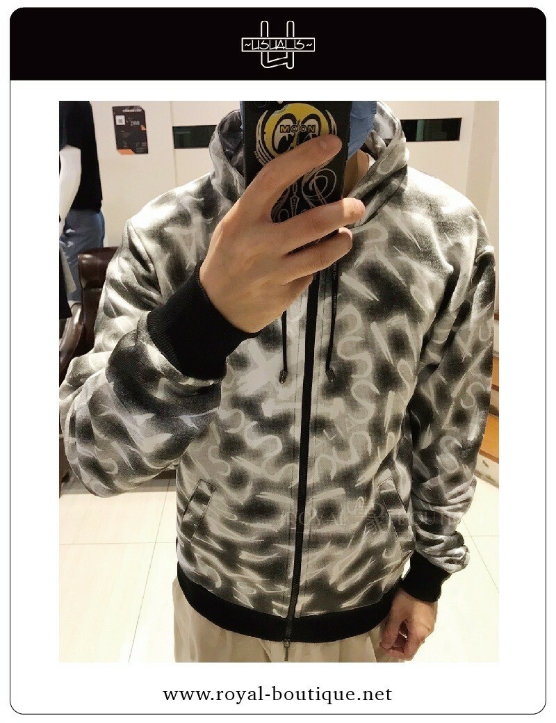 USUALIS 滿版英字印刷連帽夾克