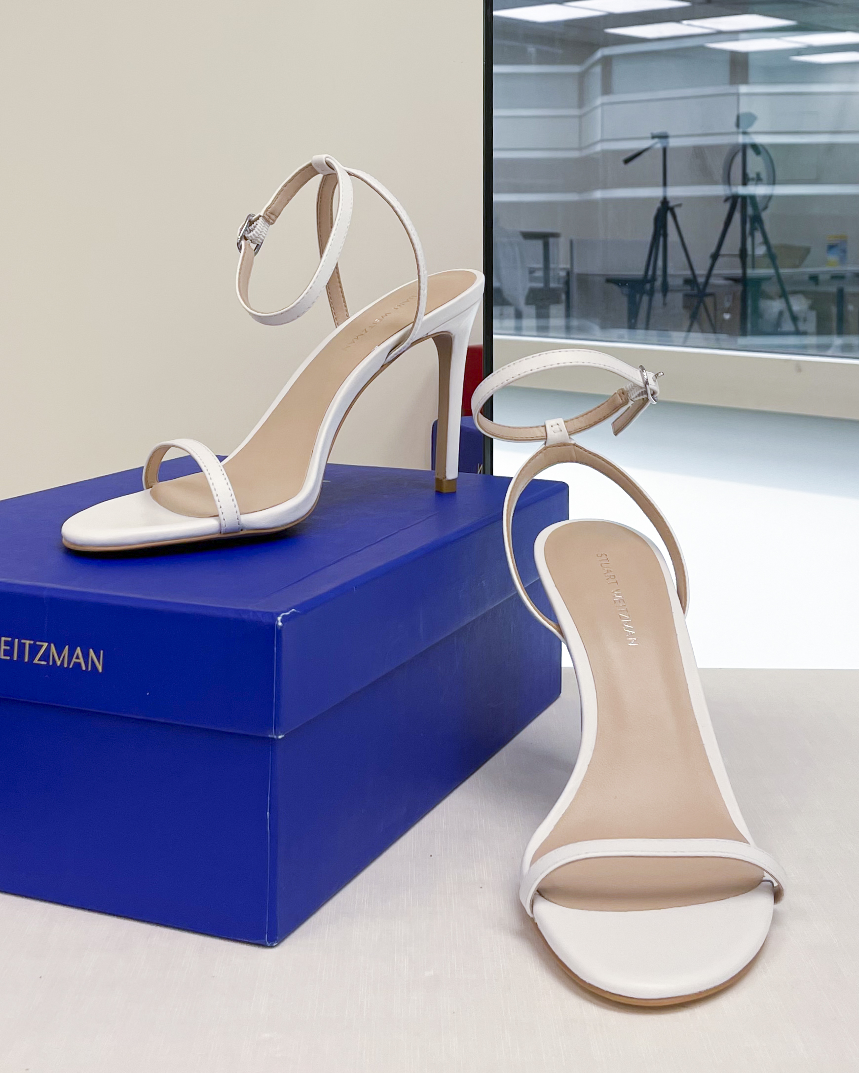 SSW04078 STUART WEITZMAN Dancer 95 Sandal White (E)