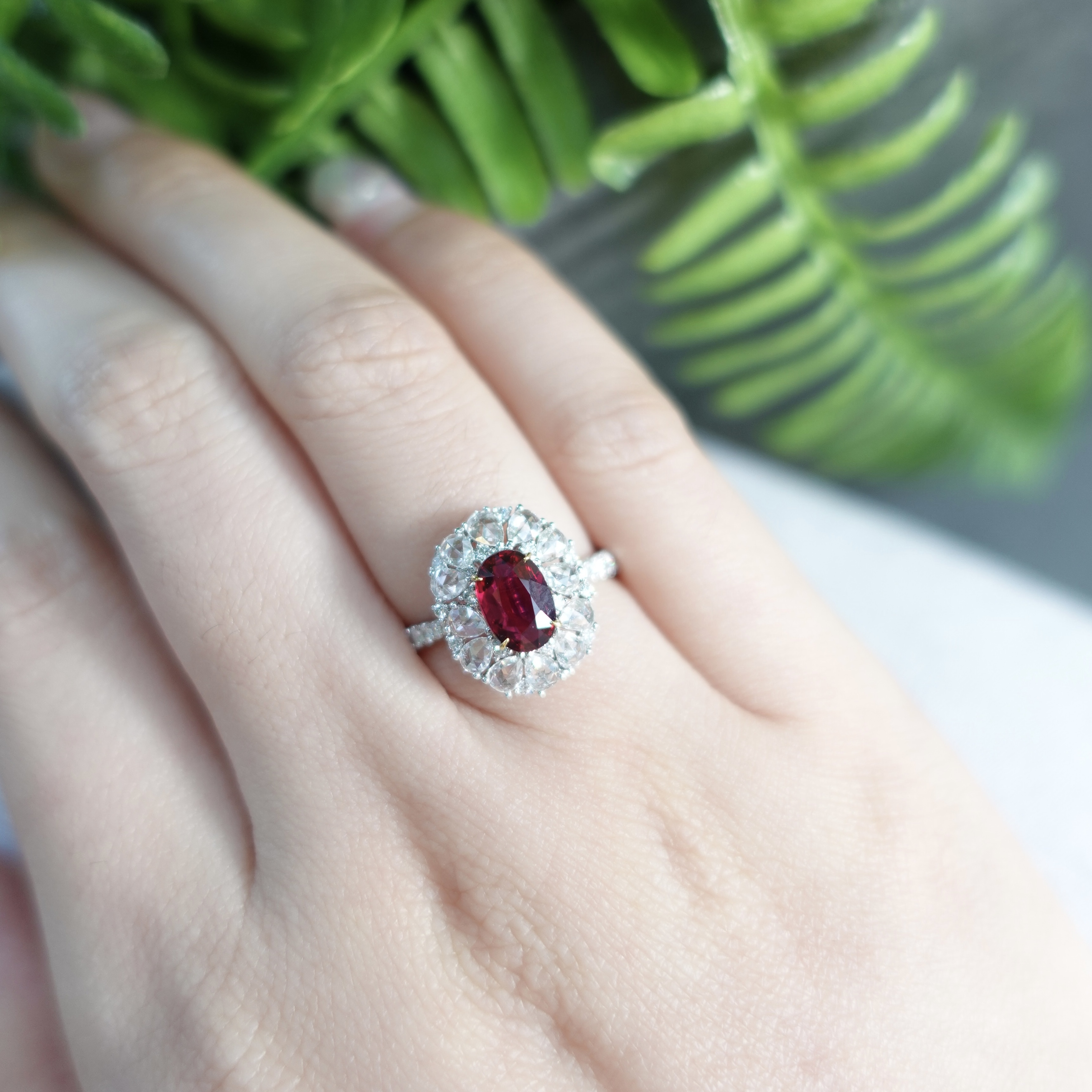 18K金天然無燒鴿血紅紅寶石鑽石戒指 - 配GRS寶石鑒定證書