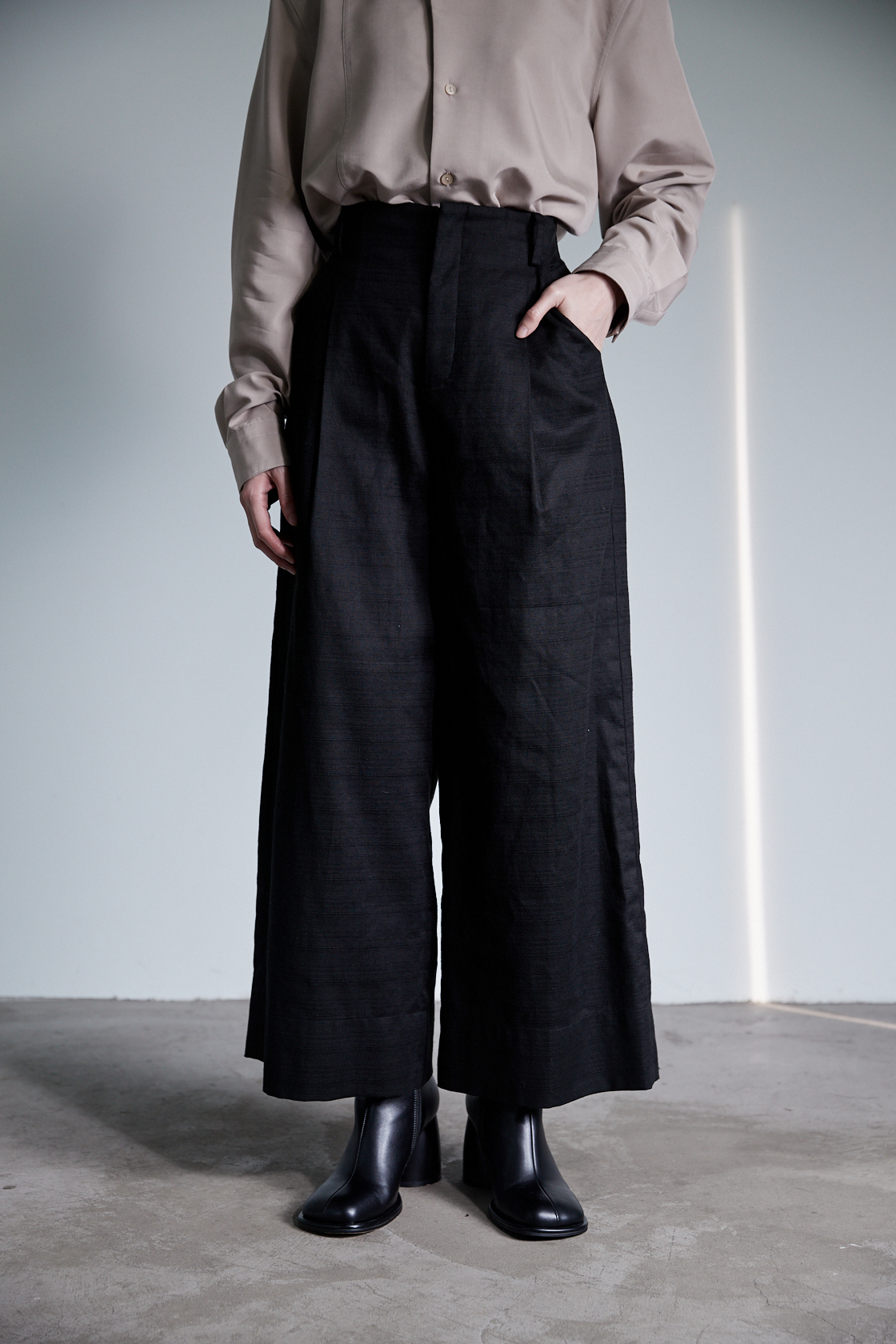 打褶無腰帶寬褲