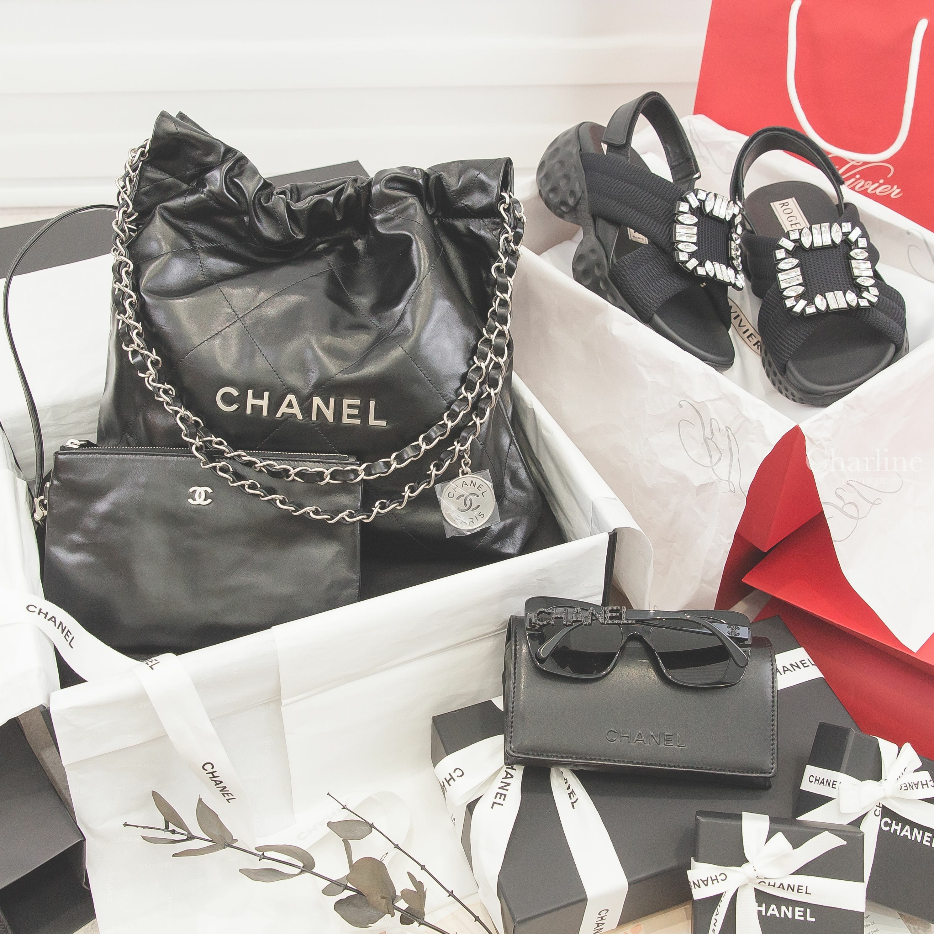 Roger Vivier 黑色水晶方釦太空棉皮革交叉厚底涼鞋,Chanel 黑色銀字徽章鍊帶小型牛皮大菱格紋肩背包,Chanel 黑色方框側邊黑鑽 Chanel 太陽眼鏡-Charline Boutique 精品代購