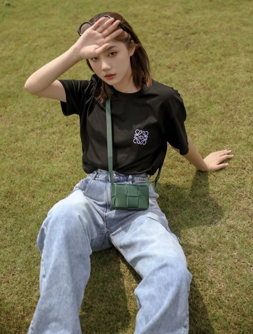 Loewe 爆款刺繡圓領短袖