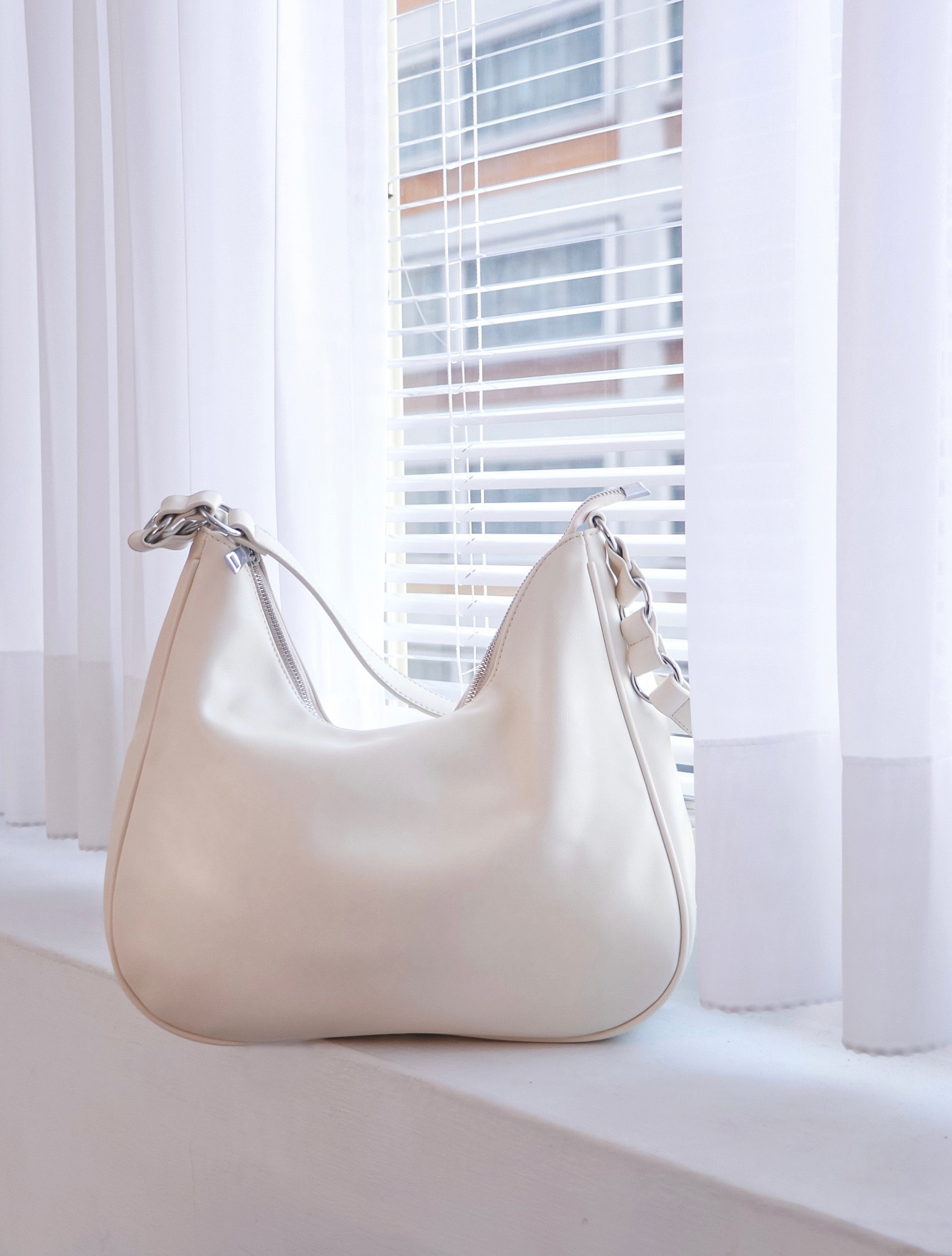 軟皮大容量肩背包