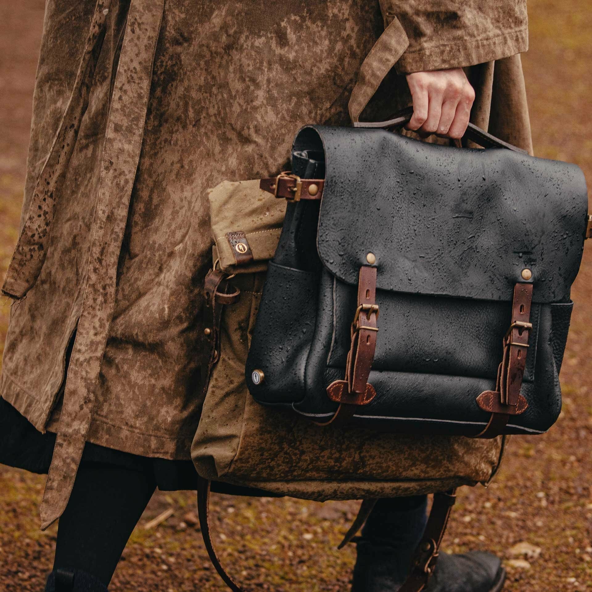 bleu de chauffe | Eclair M 皮革公事包可側背（駝、黑、湛藍、迷彩、深咖）