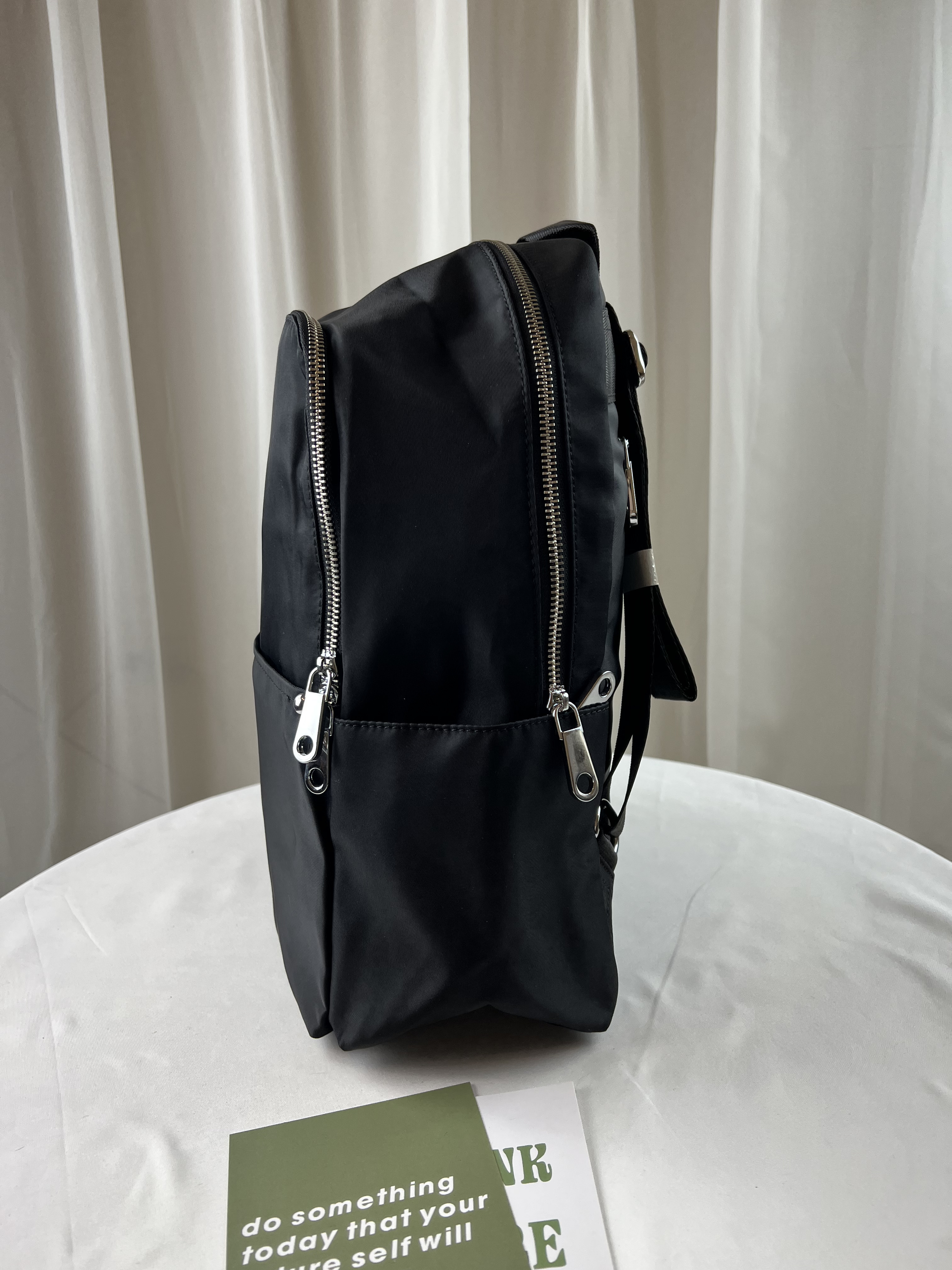 經典黑 素面尼龍防潑水後背包 #SM-1054