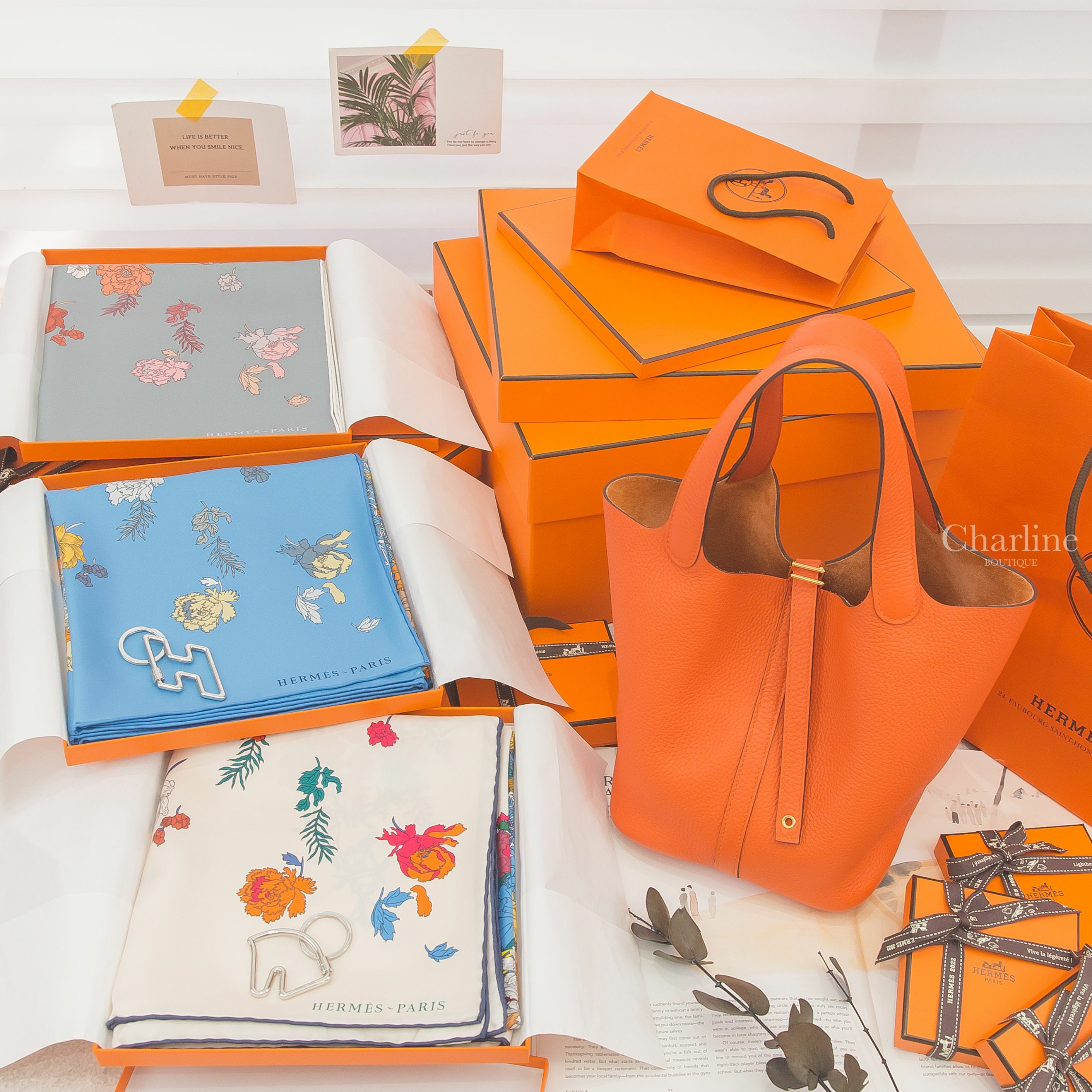 Hermès 銀色簍空H不銹鋼鑰匙圈,Hermès 銀色簍空馬頭造型不銹鋼鑰匙圈,Hermès Picotin 22cm 火焰橘金釦中型提把水桶包-Charline Boutique 精品代購