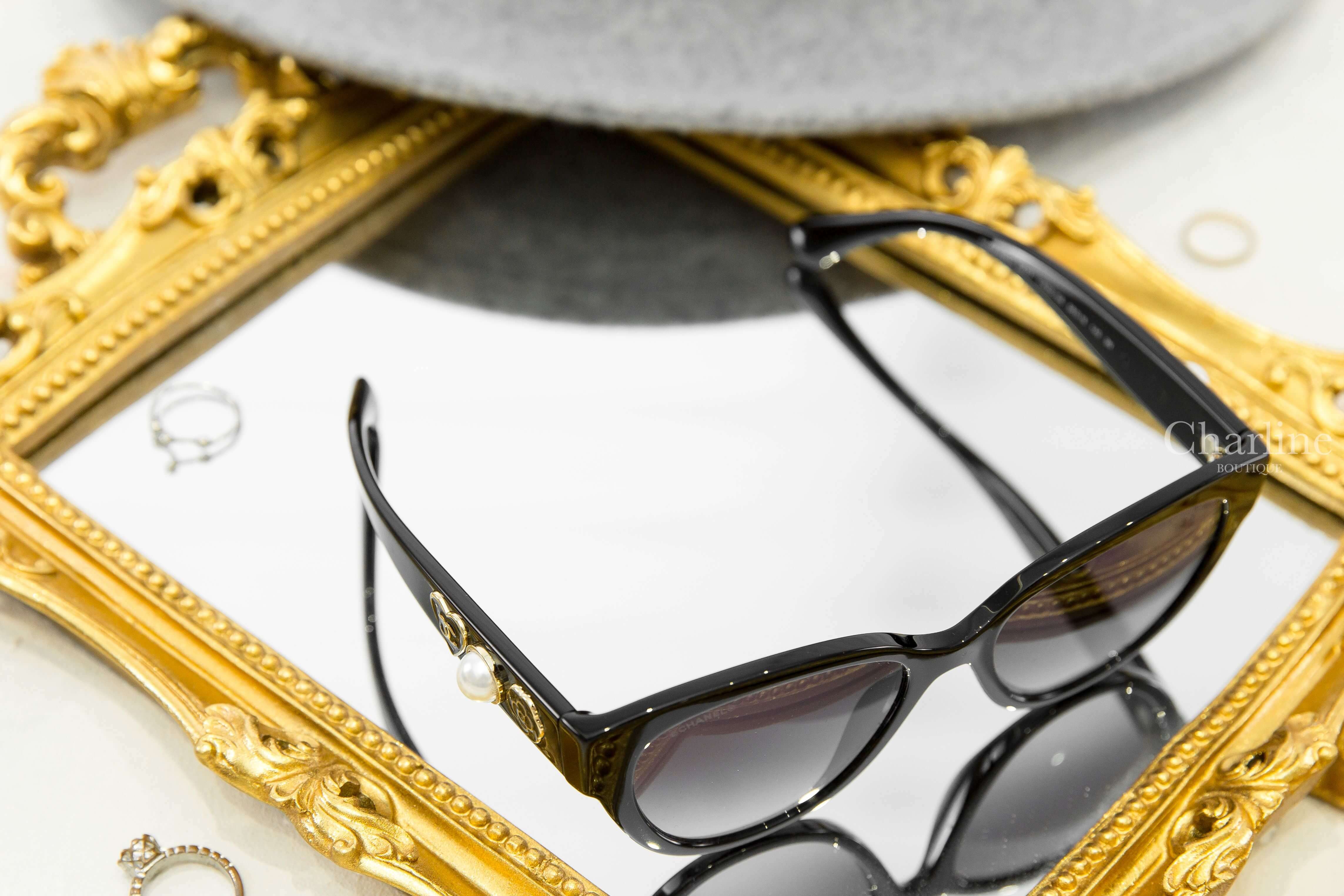 Chanel Butterfly Sunglasses 黑色蝴蝶型灰紫色漸層鏡片側邊山茶花白色珍珠愛心CC太陽眼鏡-Charline Boutique 精品代購