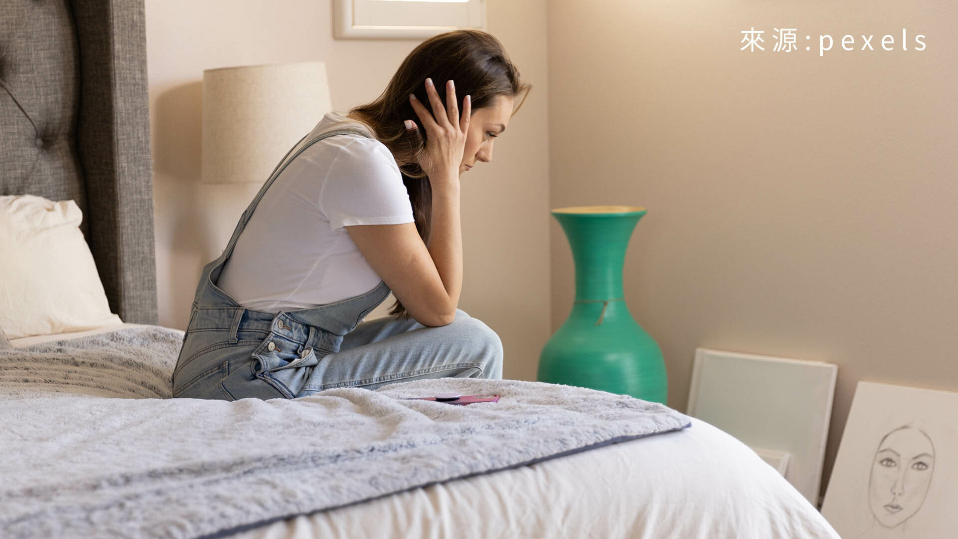 無論是出門旅遊住飯店、朋友家拜訪借宿等，第一個晚上都會有睡不著的問題，即使身體精神再怎麼疲憊，但因為對於新的床墊環境感到陌生，翻來覆去就是睡不著，這其實就是認床。