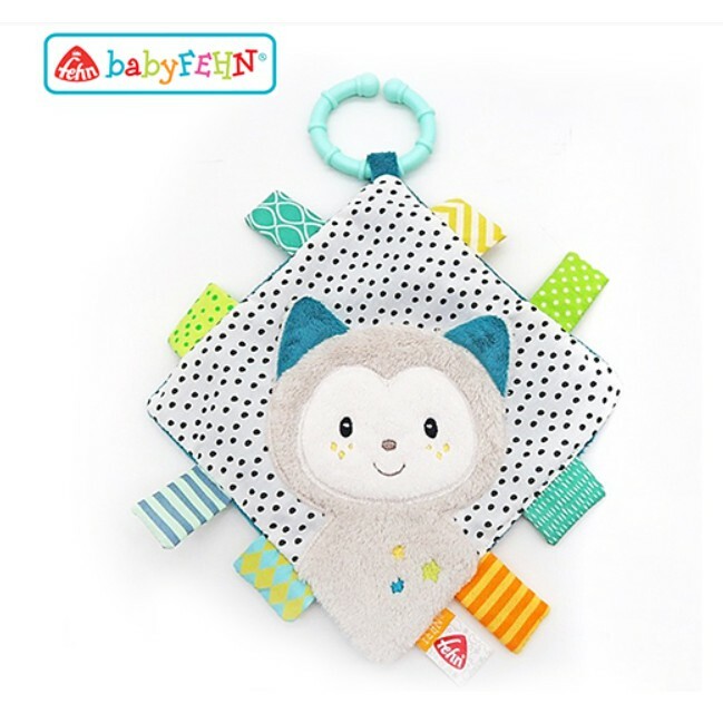 【樂森藥局】BabyFEHN 芬恩 櫻花甜心方形安撫巾 雪兒貓 口水巾 拉環 有聲 安撫吊飾 推車配件 FN057348