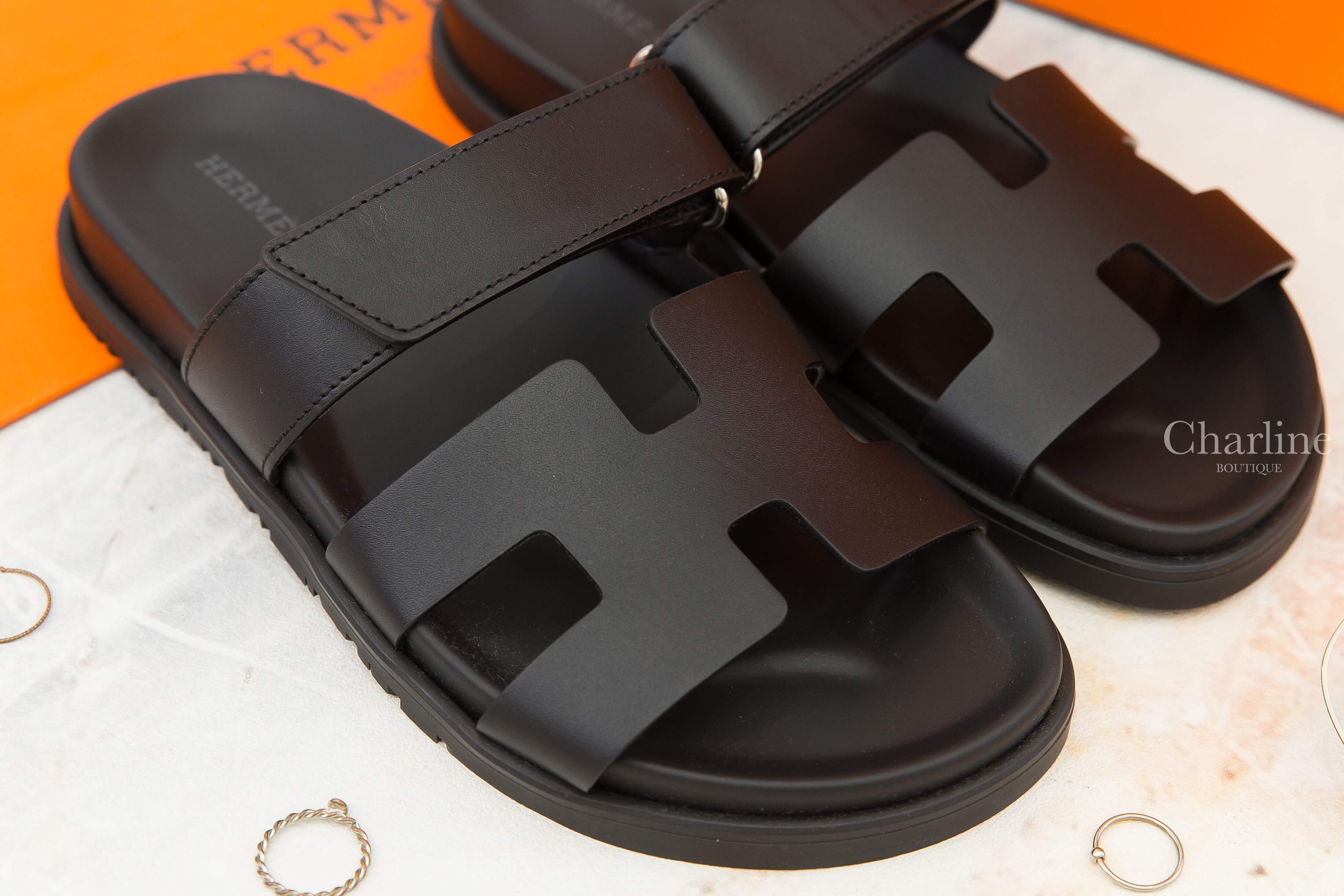Hermès Chypre Sandal 黑色小牛皮黑底魔鬼氈橡膠平底拖鞋