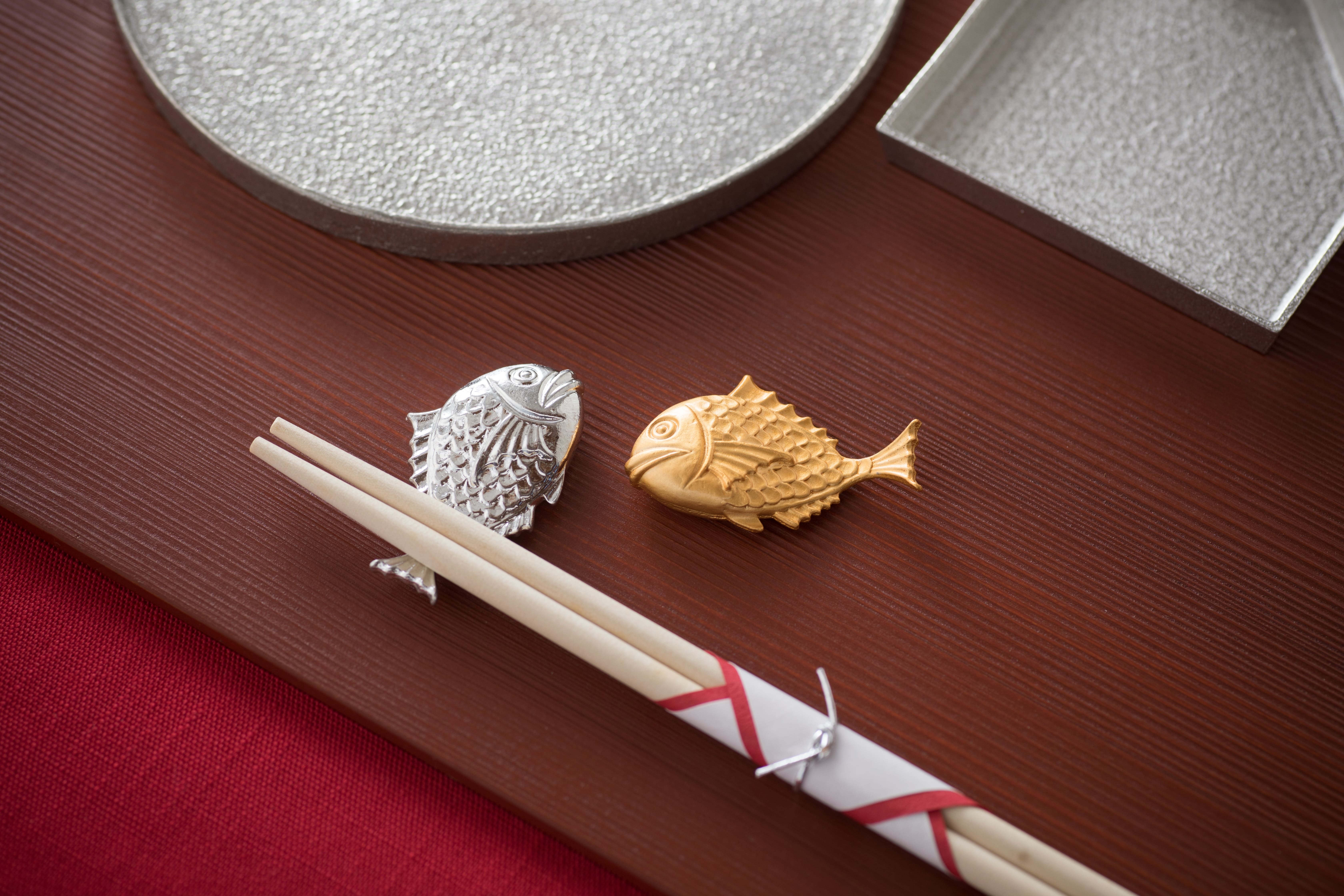 能作 鯛魚 錫製筷子座 (2入)