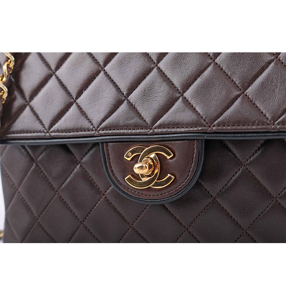 【CHANEL】金釦菱格紋小羊皮老香口蓋包(巧克力色)