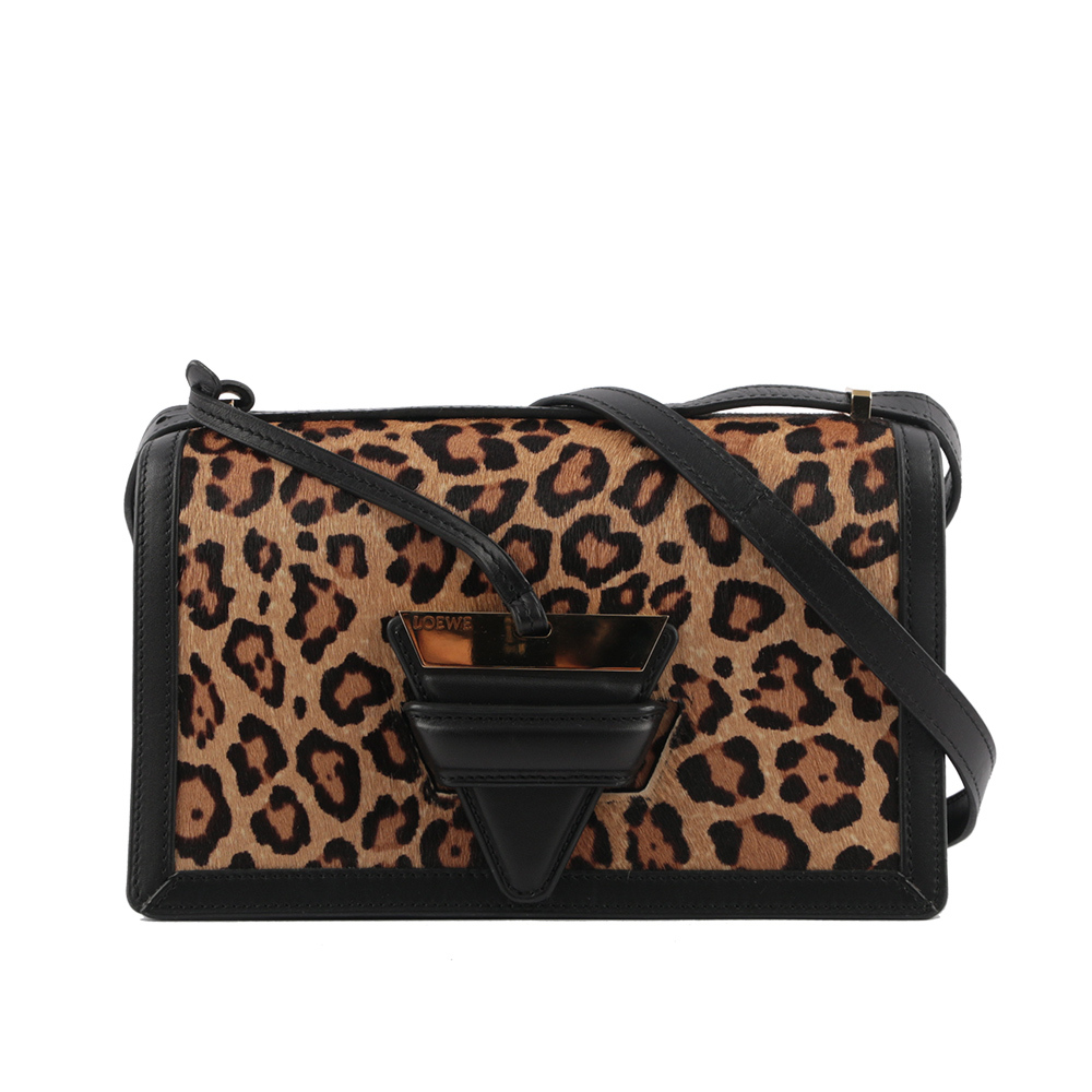 【LOEWE】Barcelona 豹紋牛皮翻蓋三角包(黑色)