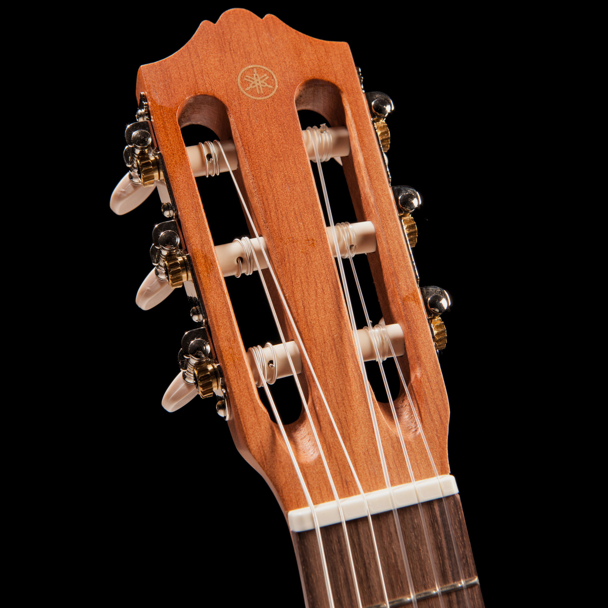 Yamaha YAMAHA GL1 28吋 Guitalele 小古典吉他 吉他麗麗 兒童吉他 附琴袋 第 3 張圖片｜三峽烏克麗麗