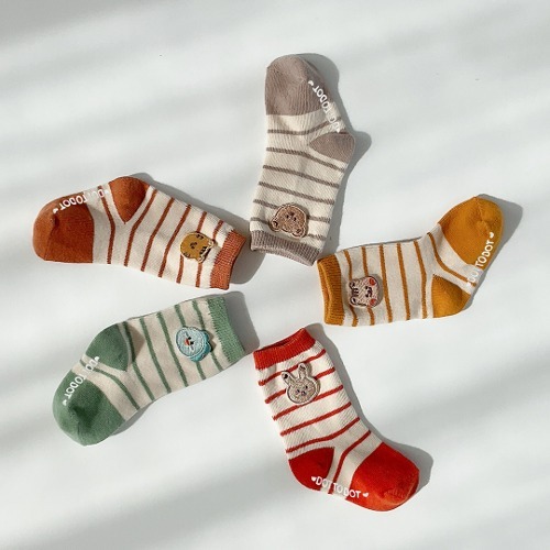 𝐃𝐨𝐭 𝐭𝐨 𝐃𝐨𝐭 色彩計劃條紋襪