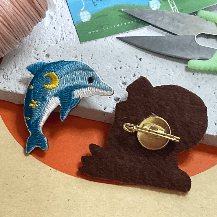Ocean Park x Littdlework Badge -  Rockhopper Penguin