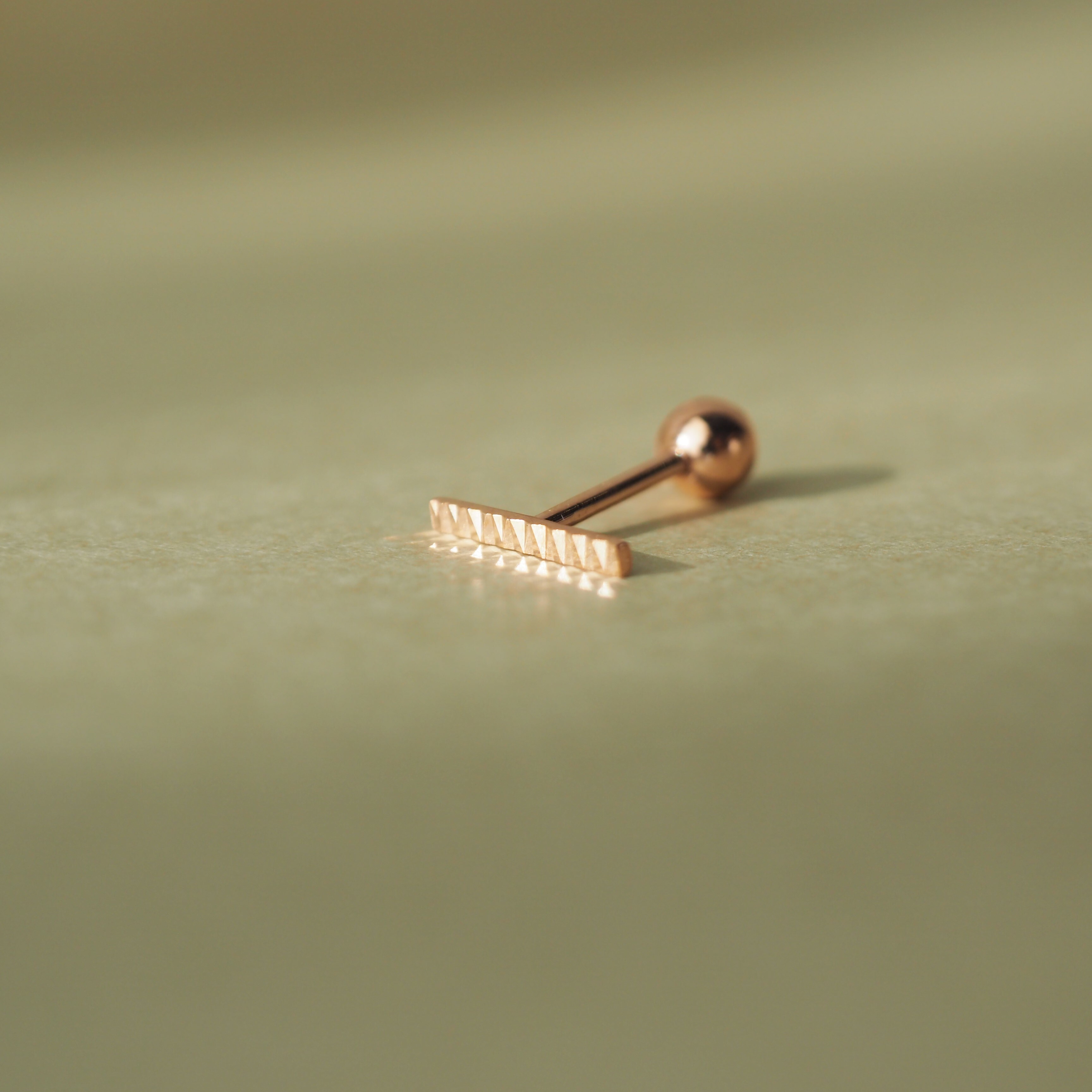 14K刻紋bar轉珠耳環