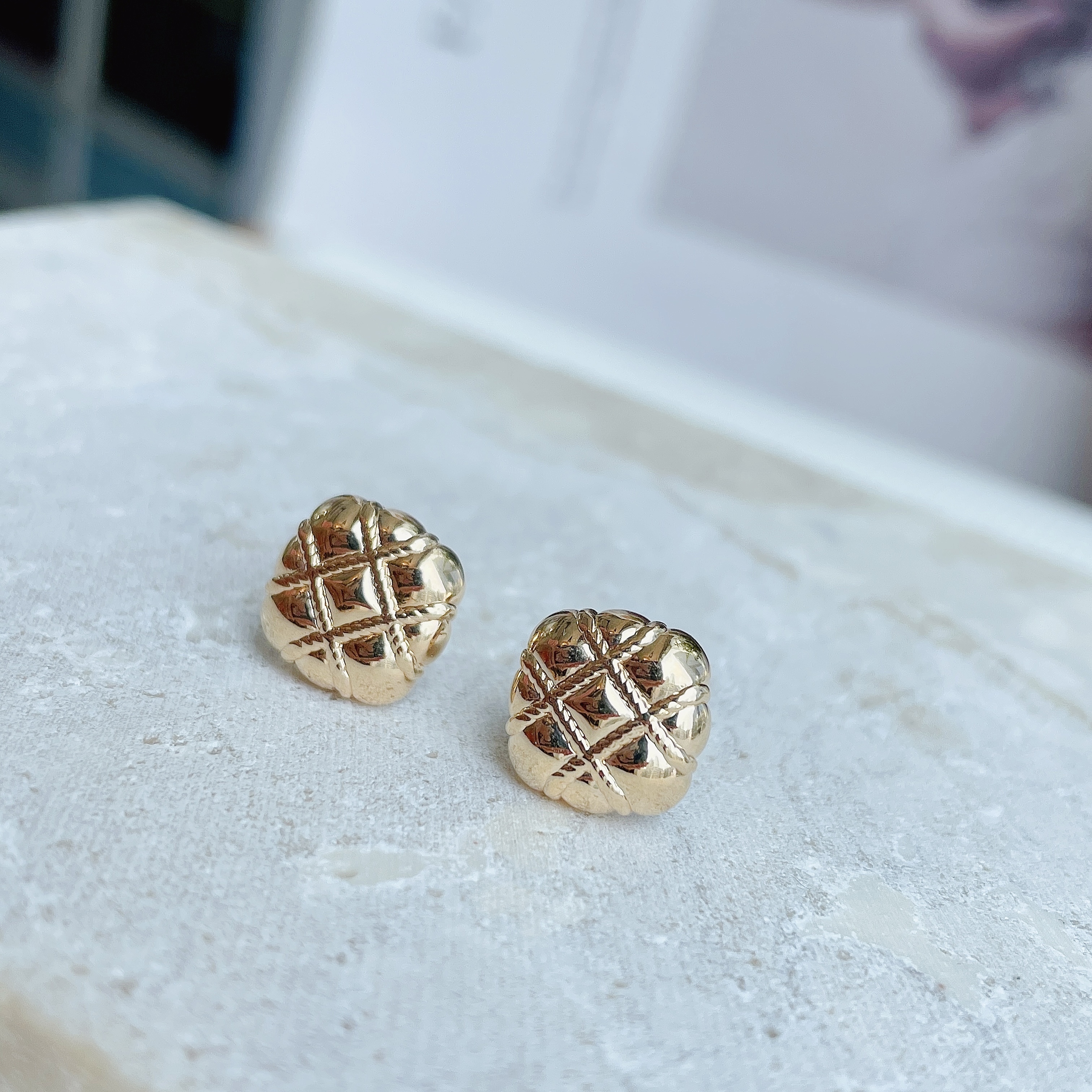 18K 3D硬金耳釘 - 菠蘿包