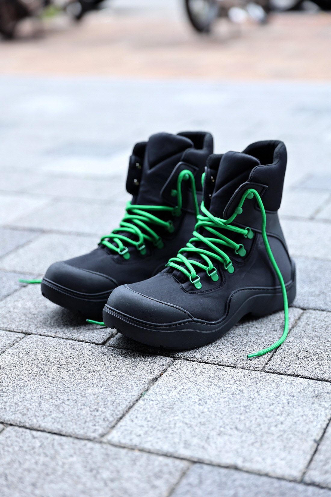 帶子配色波浪外底軟墊馬丁靴