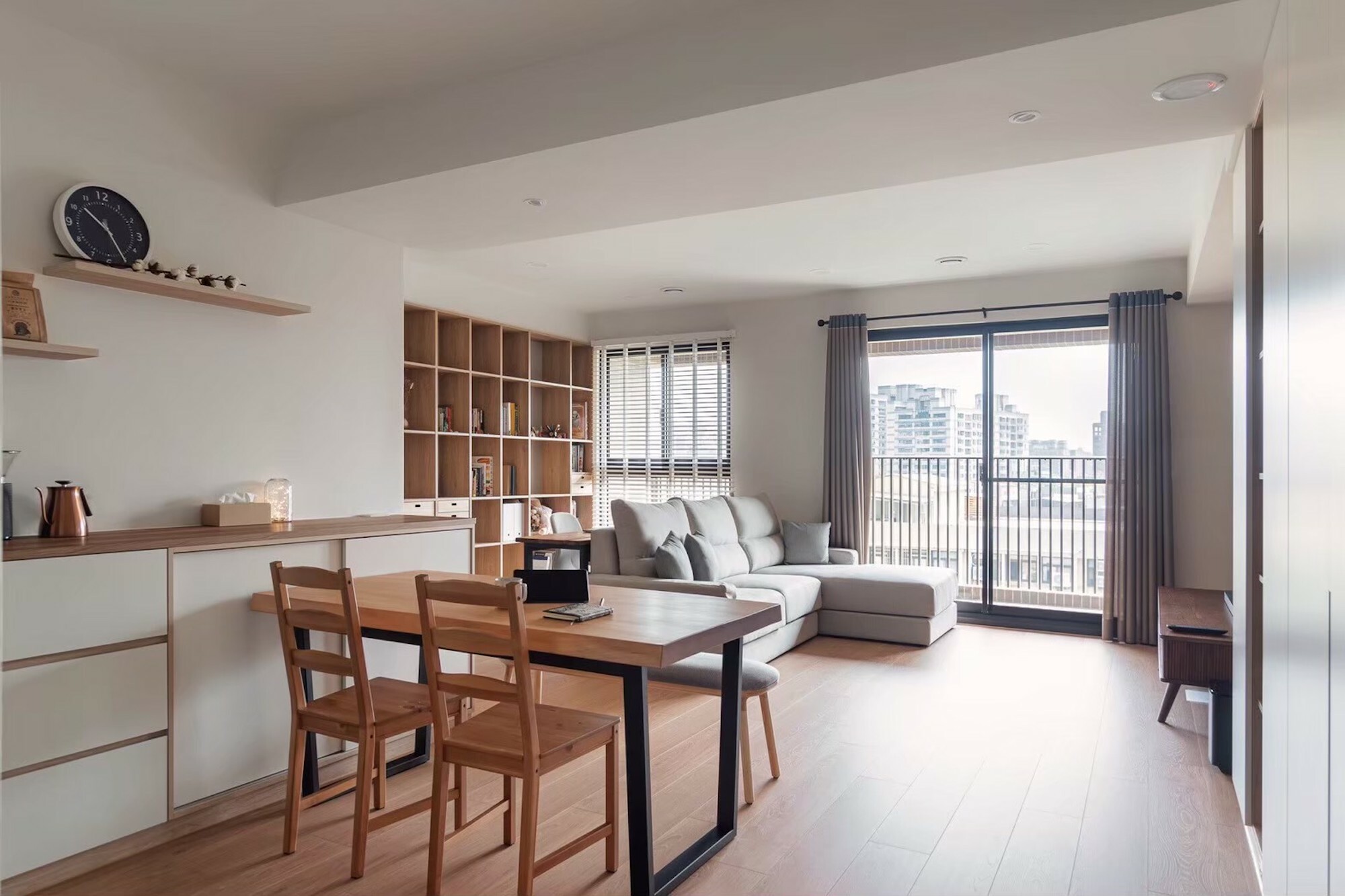 非洲柚木, 索羅門檜木, 北美檜木, 南洋白柚木, 實木餐桌, 餐桌尺寸, 餐廳風格, 餐桌保養, 餐桌高度, 餐椅高度, 餐桌搭配, 小尺寸餐桌, 大餐桌, 網友推薦好評價, 台北實木餐桌網紅店家, 實木餐桌工廠, 餐桌挑選