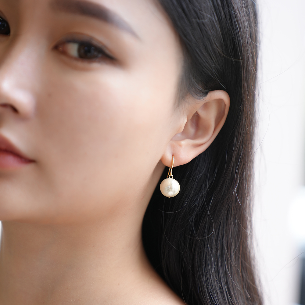 E127 深秋落日 | 合金鍍金棉珍珠 勾式耳環