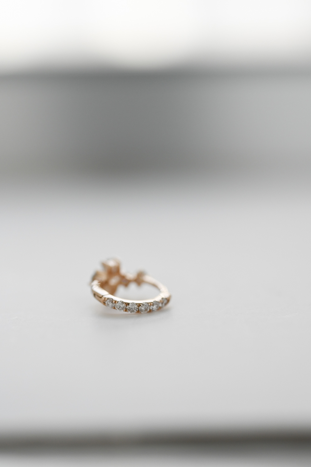 18K Single Scattered Diamond Earring Hoop