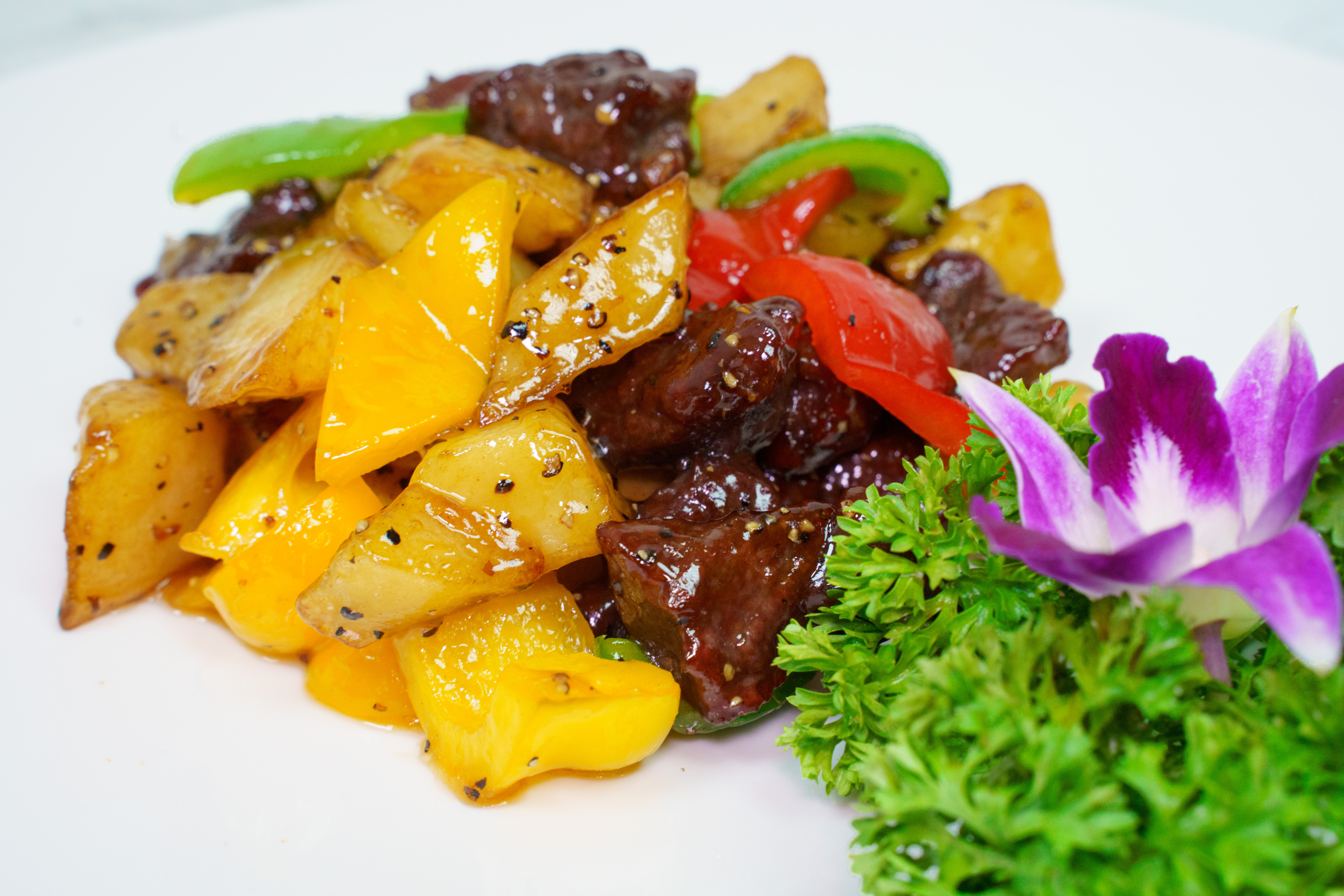 蜜椒⾦薯⽜仔粒