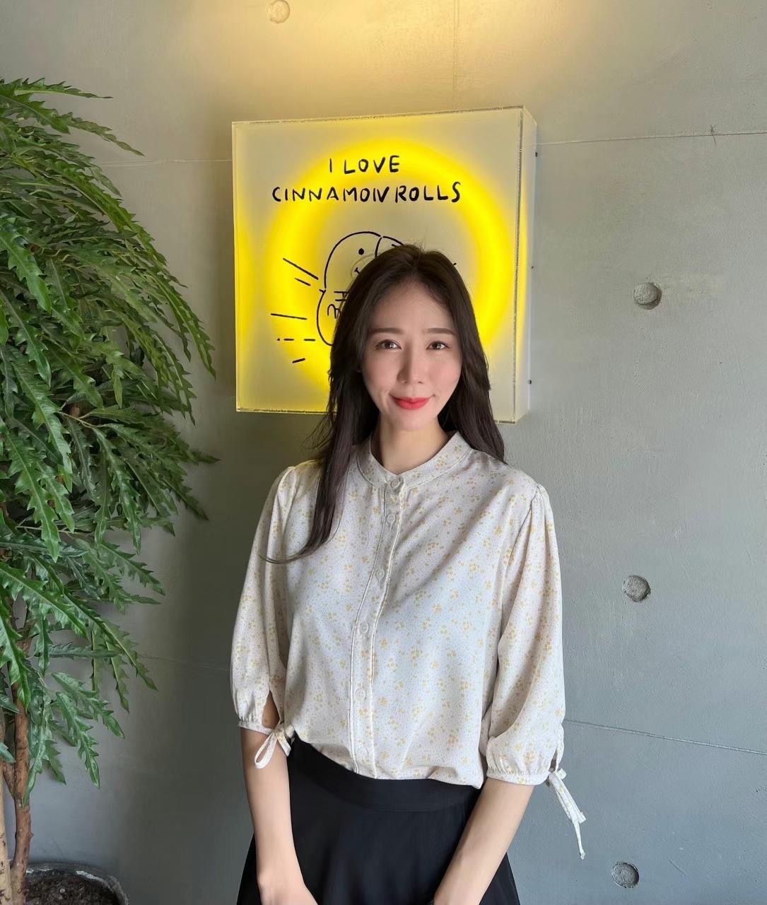 OCTT2338碎花滑面蝴蝶上衣