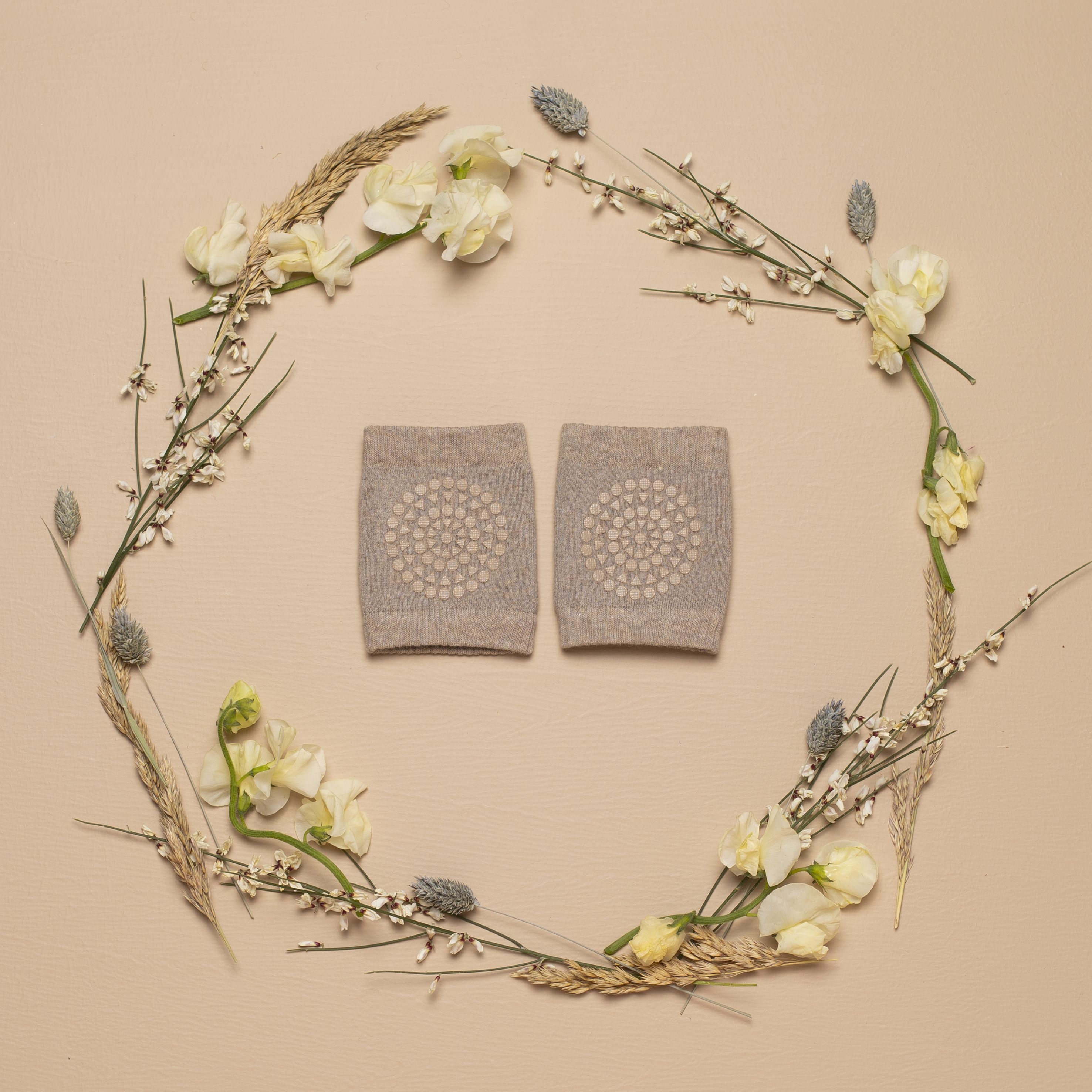 丹麥GoBabyGo 毛圈棉爬行護膝 - Sand