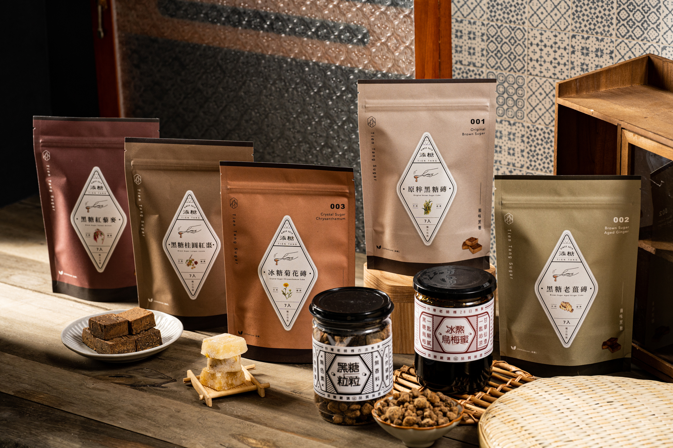 添糖, 添糖TienTang, 黑糖磚, 月經, 桂圓紅棗, 薑母茶, 天然, 健康, 養生, 月經來喝甚麼, 經期來喝, 黑糖老薑, 冰糖菊花, 好喝的茶, 消痘, 消水腫, 提神, 怯痘, 生理期補品, 生理期, 誠品