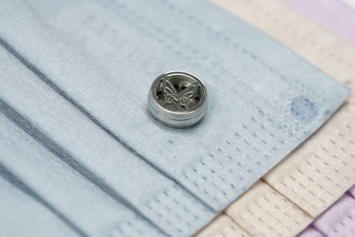 15mm 蝴蝶 圖案香薰扣 香精油釦 精油飾物 口罩/衣領適用 磁石釦 口罩香薰夾 (白金銀色)(連6片顏色隨機的可重用棉片)(隨機送上口罩3片)
