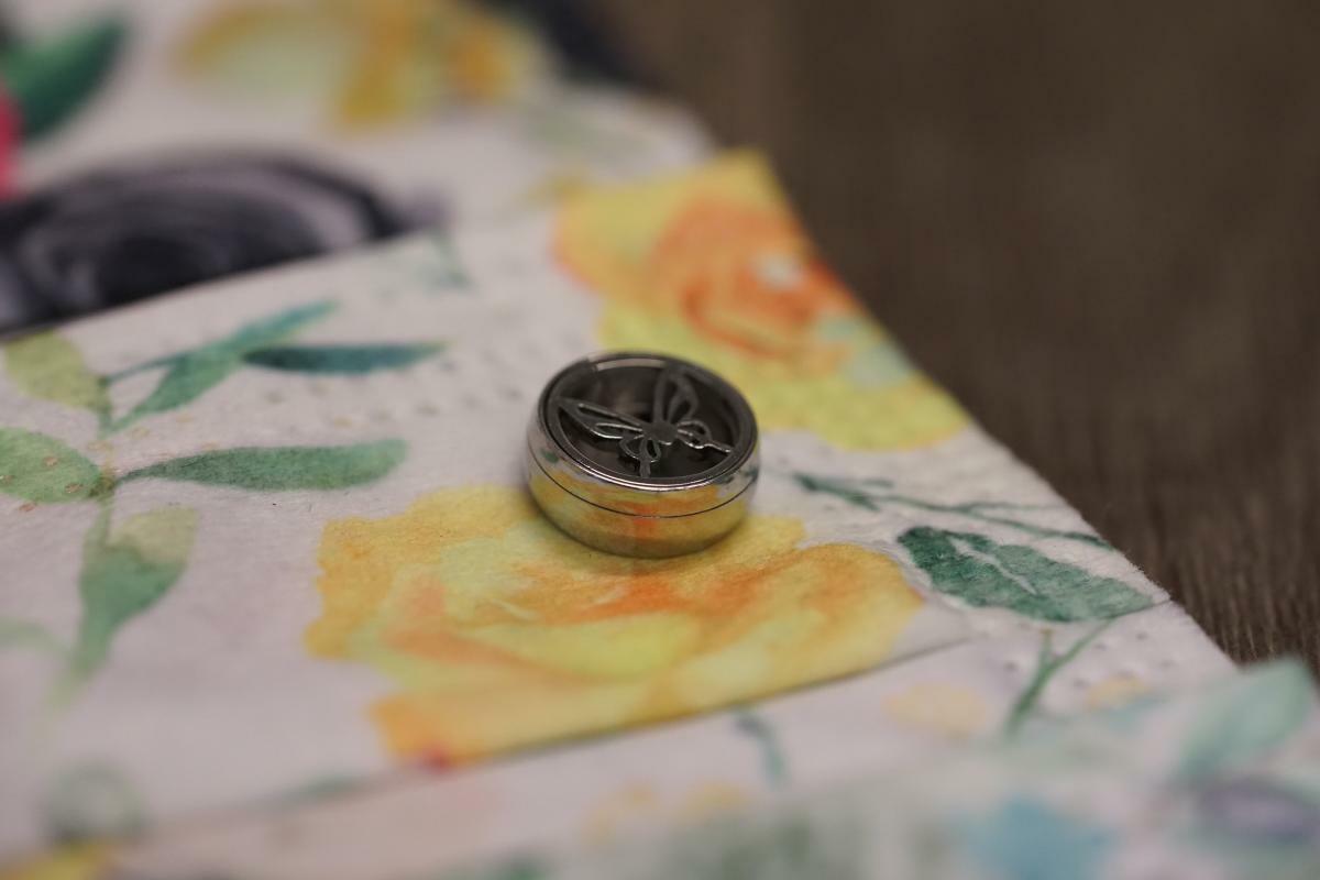 15mm 蝴蝶 圖案香薰扣 香精油釦 精油飾物 口罩/衣領適用 磁石釦 口罩香薰夾 (白金銀色)(連6片顏色隨機的可重用棉片)(隨機送上口罩3片)