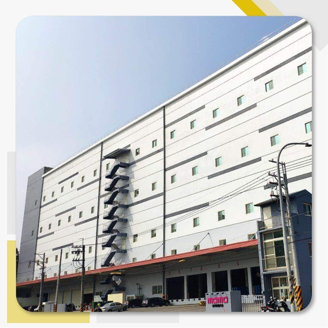 台南永康MOMO物流中心的外牆塗刷工程