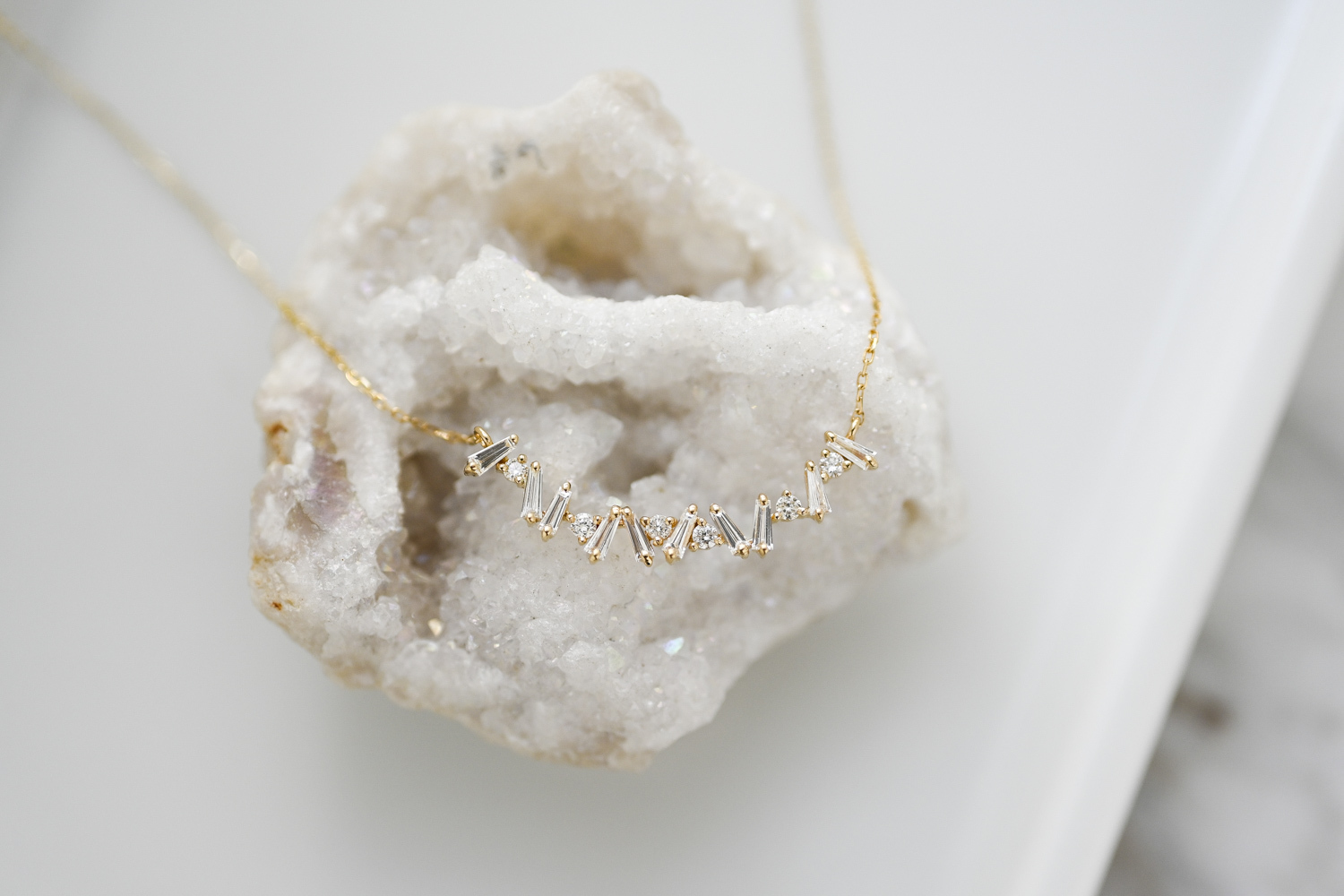 18K Sonreír Tapper&Round Diamond Necklace