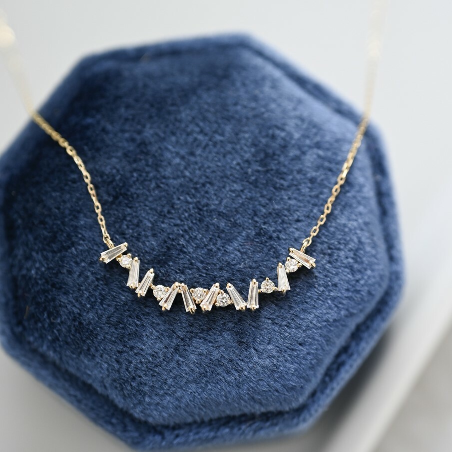 18K Sonreír Tapper&Round Diamond Necklace